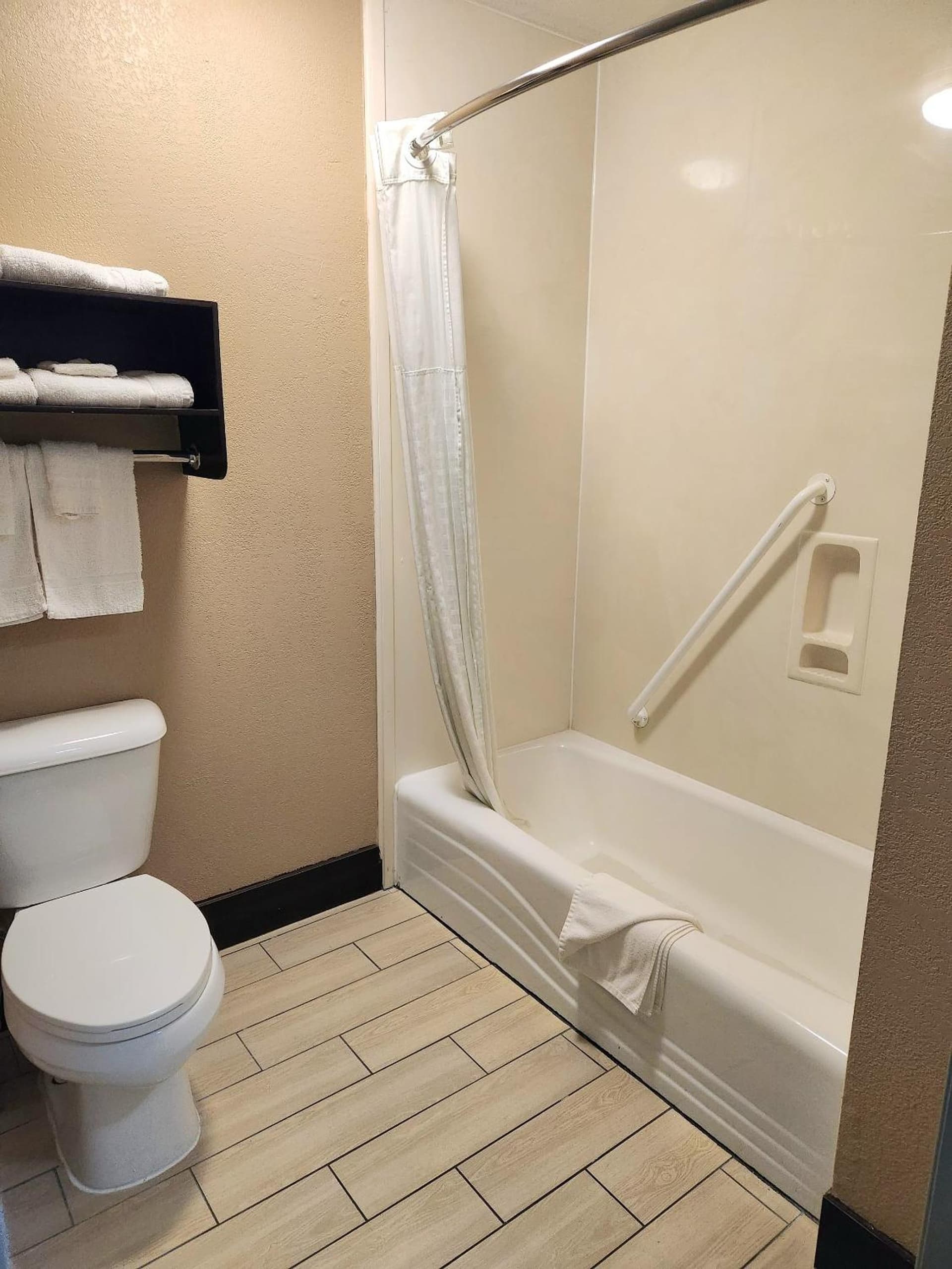 Days Inn by Wyndham Rosenberg gallery photo in Rosenberg, TX — image 36