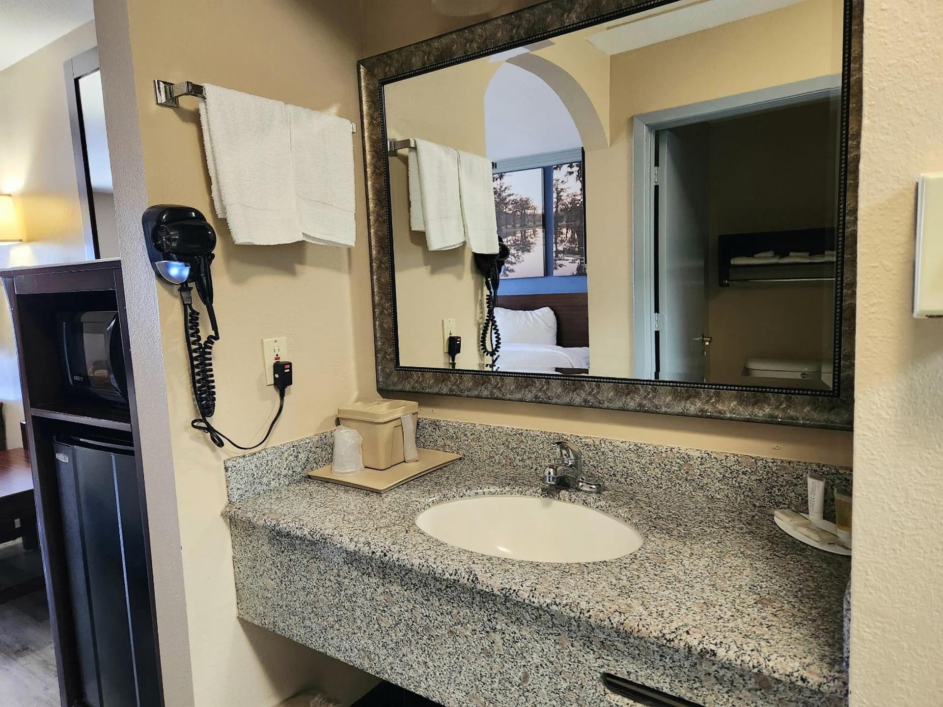 Days Inn by Wyndham Rosenberg gallery photo in Rosenberg, TX — image 9