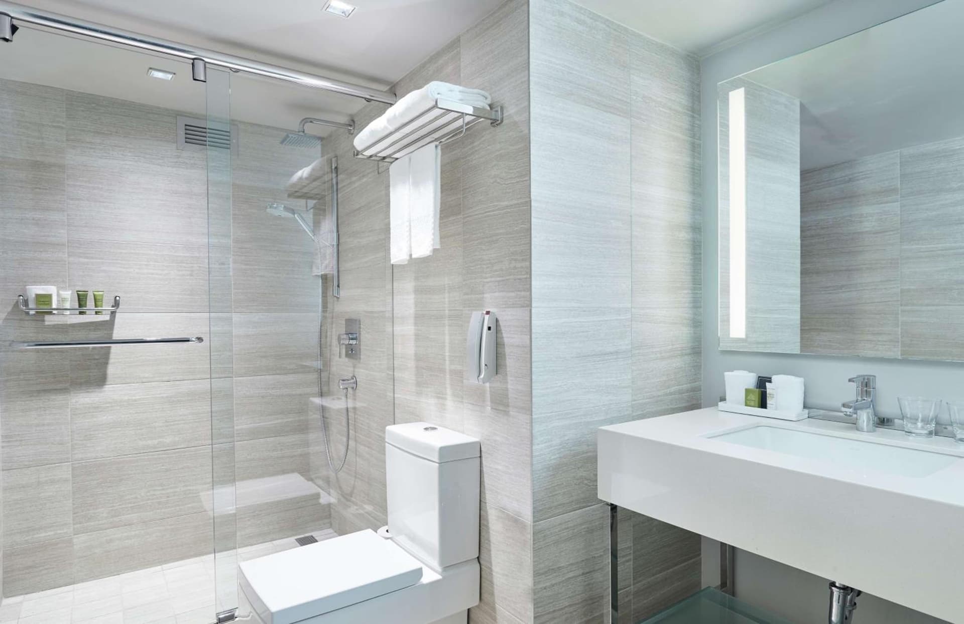 Millennium Hilton New York One UN Plaza interior in New York, NY — gallery photo 2