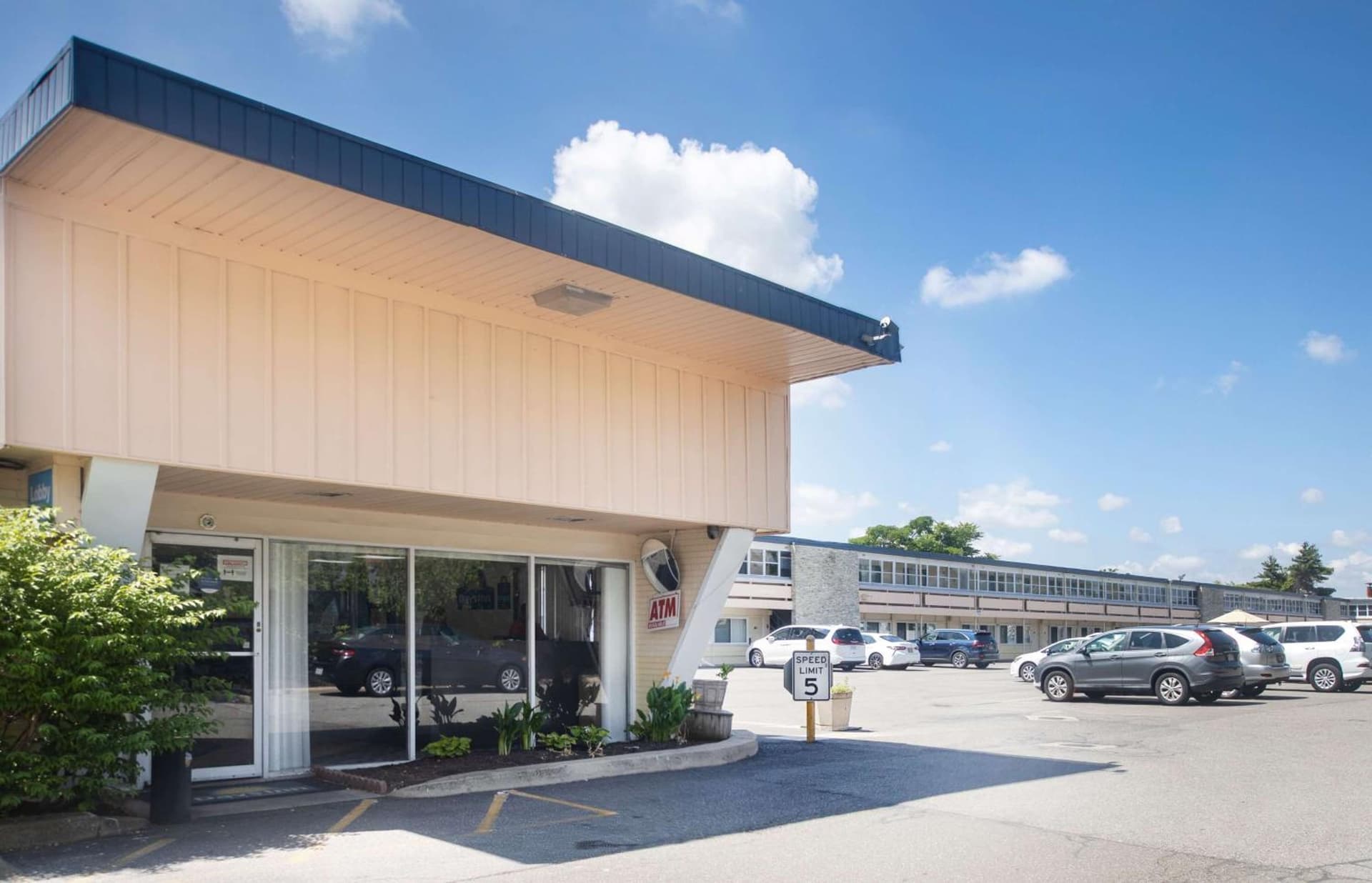 Days Inn by Wyndham Hicksville Long Island featured exterior or lobby in Hicksville, NY — similar hotel