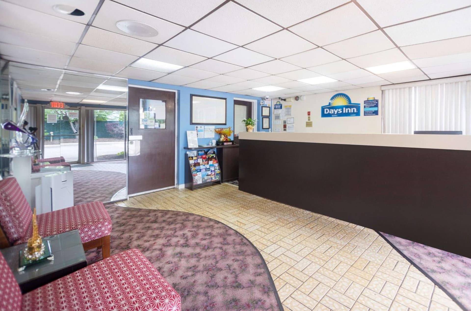 Days Inn by Wyndham Hicksville Long Island property views in Hicksville, NY — gallery photo 3