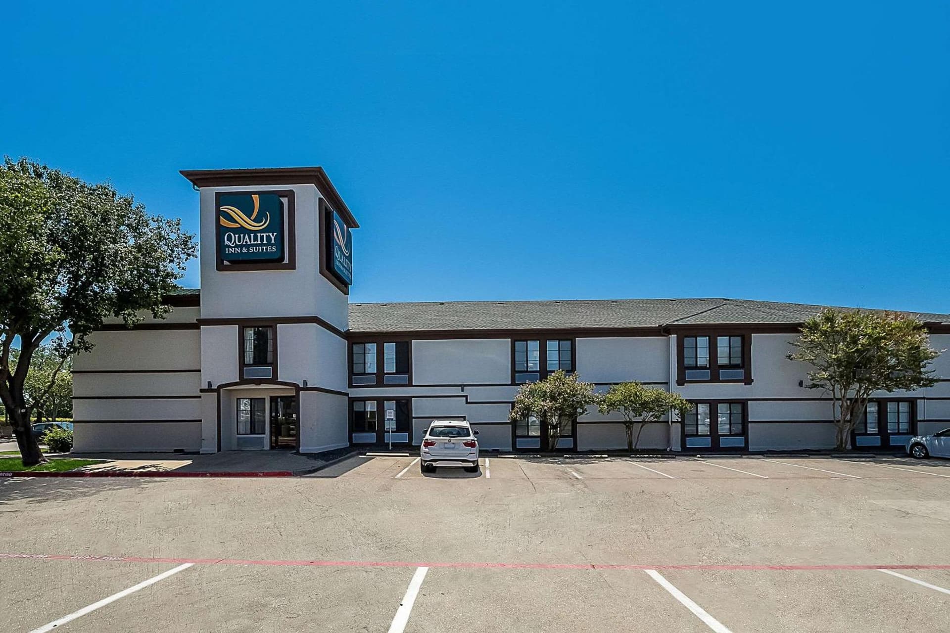 Quality Inn & Suites Irving DFW Airport South featured exterior or lobby in Irving, TX — similar hotel