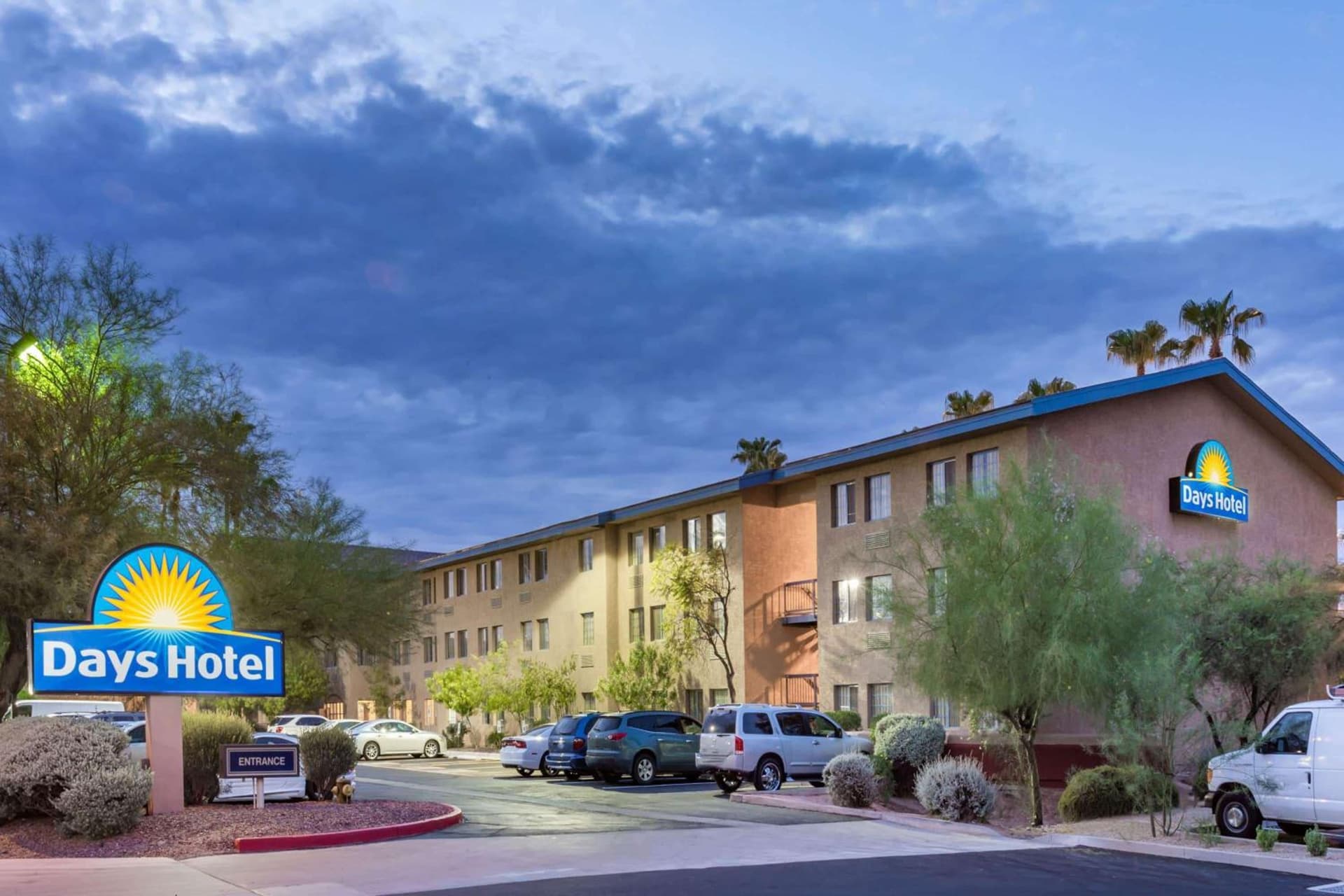Days Inn & Suites by Wyndham Mesa Near Phoenix — hotel in Mesa, Arizona
