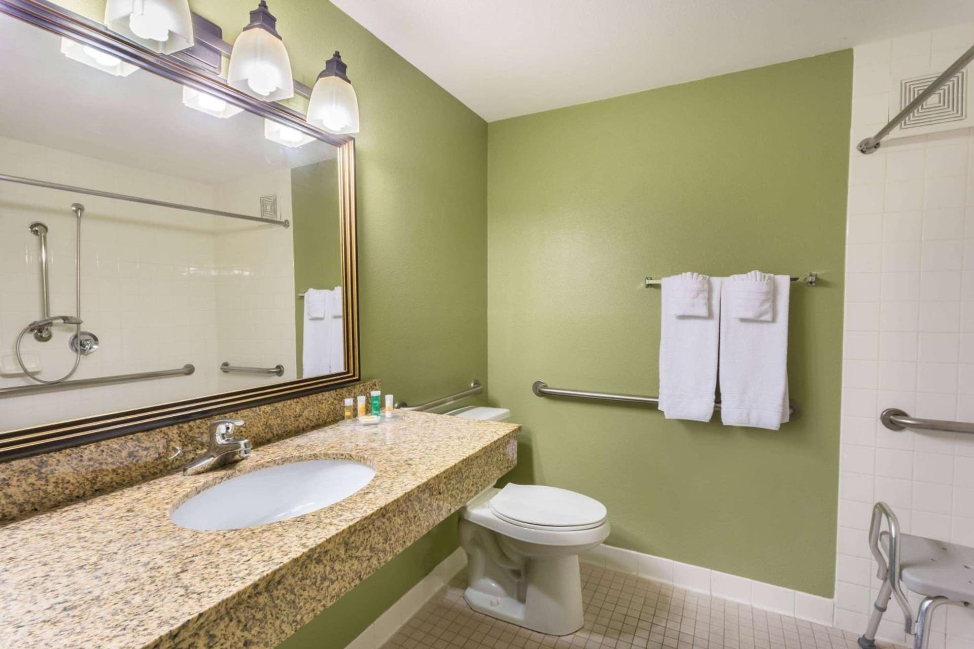 Days Inn & Suites by Wyndham Mesa Near Phoenix gallery photo in Mesa, AZ — image 11