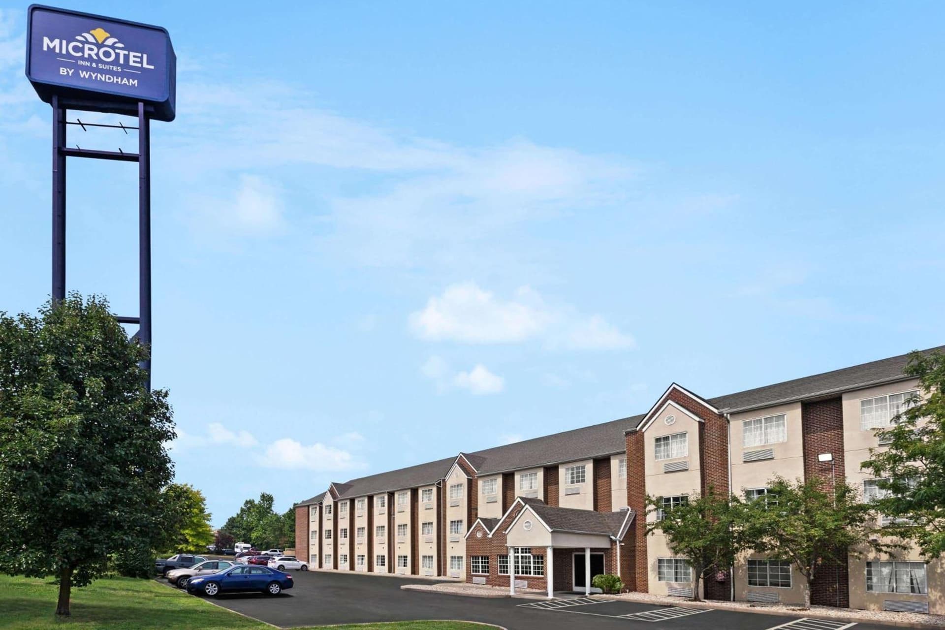 Microtel Inn & Suites by Wyndham Florence/Cincinnati Airpo featured exterior or lobby in Florence, KY — similar hotel