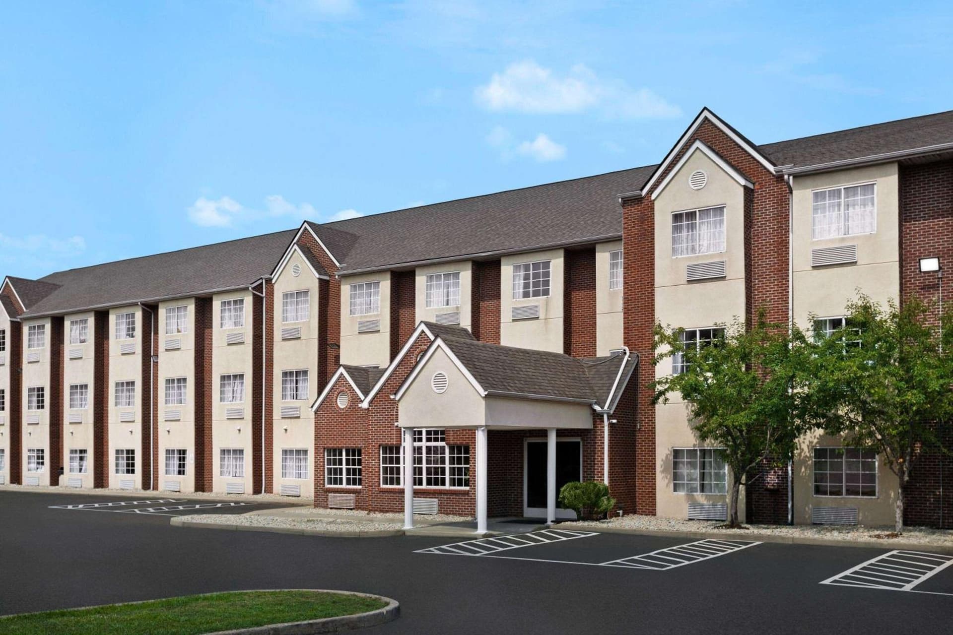 Microtel Inn & Suites by Wyndham Florence/Cincinnati Airpo property views in Florence, KY — gallery photo 3