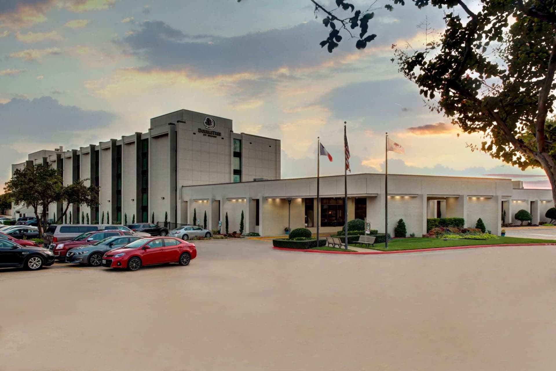 Doubletree by Hilton Arlington DFW South property views in Arlington, TX — gallery photo 3