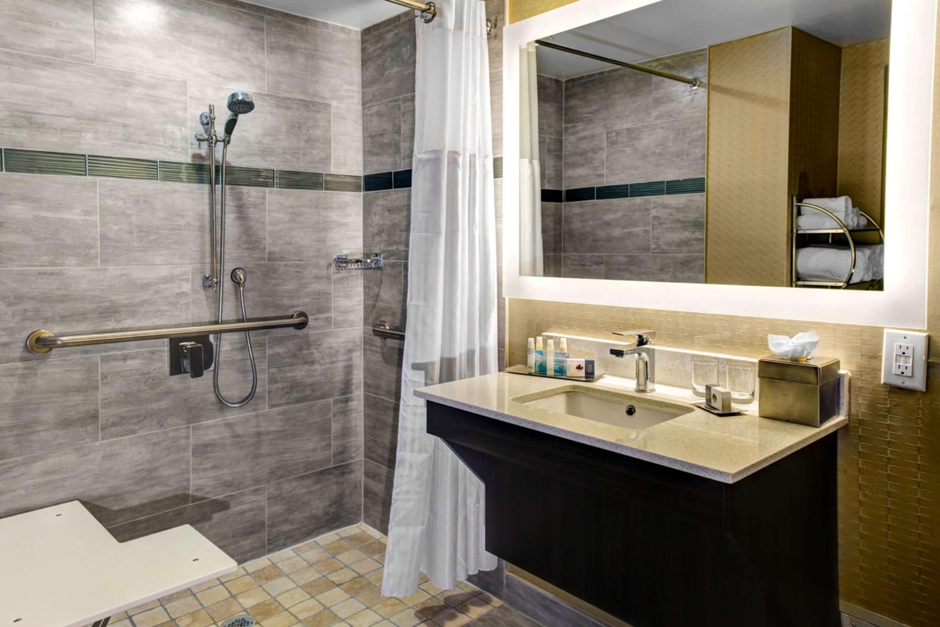 Doubletree by Hilton Arlington DFW South gallery photo in Arlington, TX — image 21