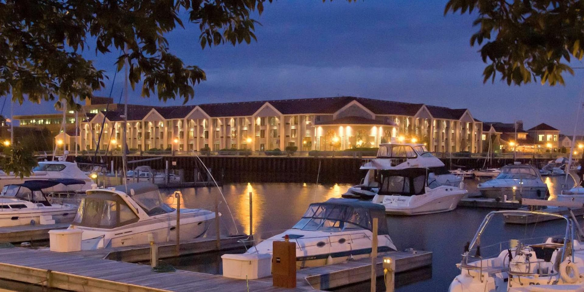 DoubleTree by Hilton Racine Harbourwalk gallery photo in Racine, WI — image 72
