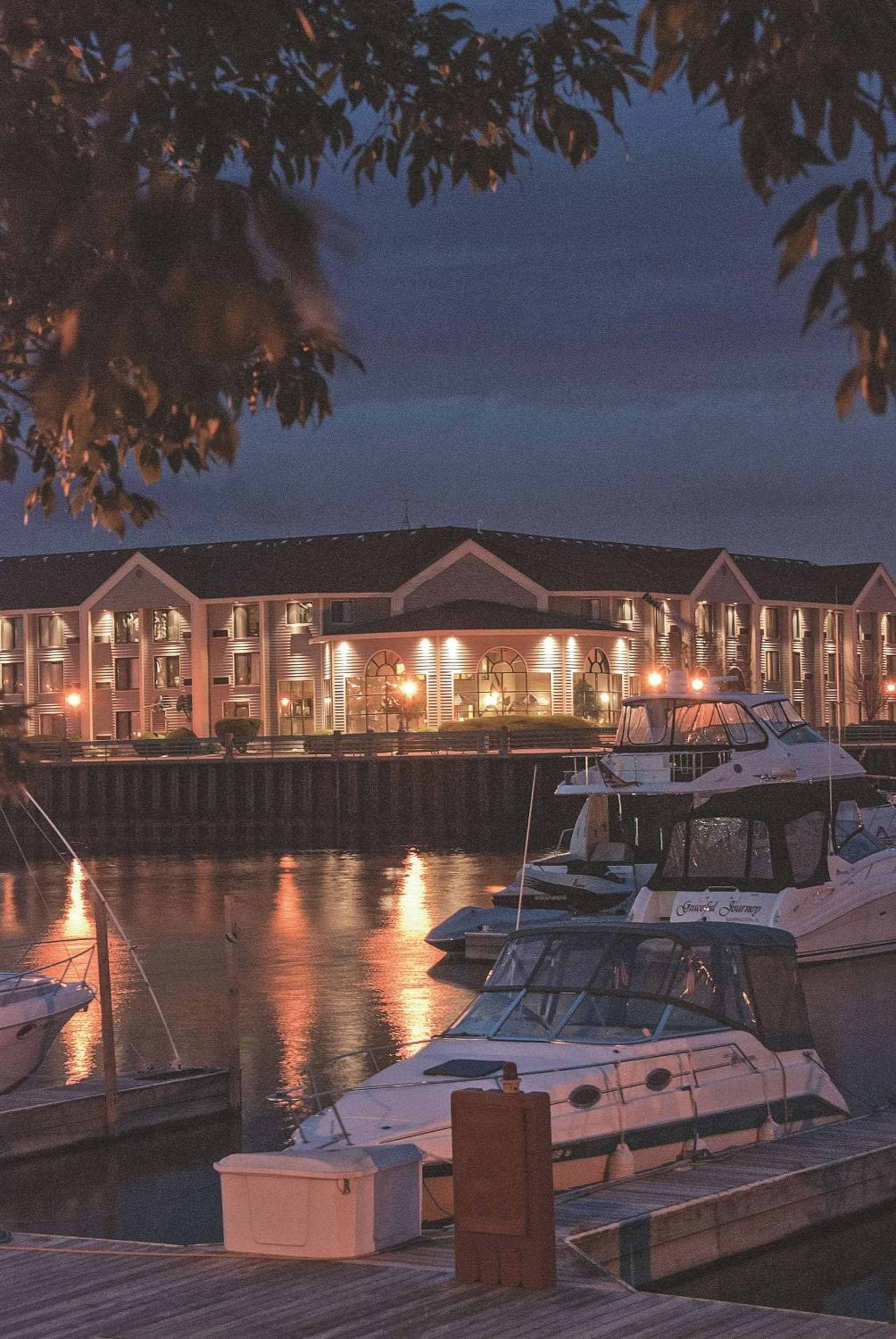 DoubleTree by Hilton Racine Harbourwalk gallery photo in Racine, WI — image 62
