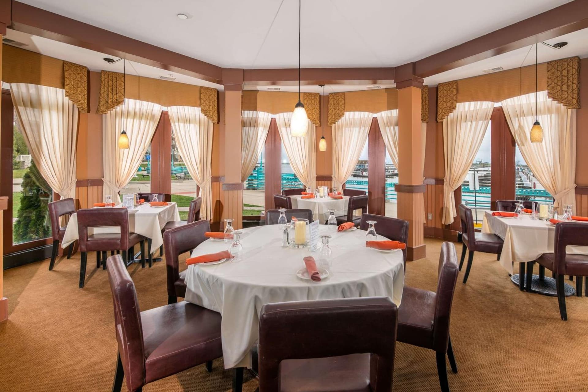 DoubleTree by Hilton Racine Harbourwalk gallery photo in Racine, WI — image 25