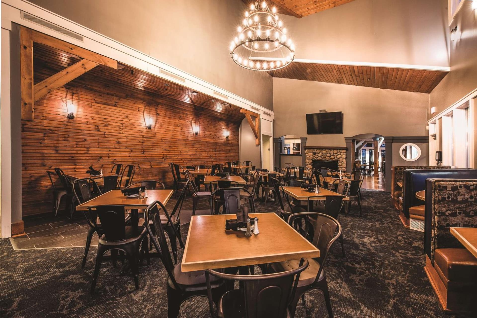 DoubleTree by Hilton Racine Harbourwalk gallery photo in Racine, WI — image 38