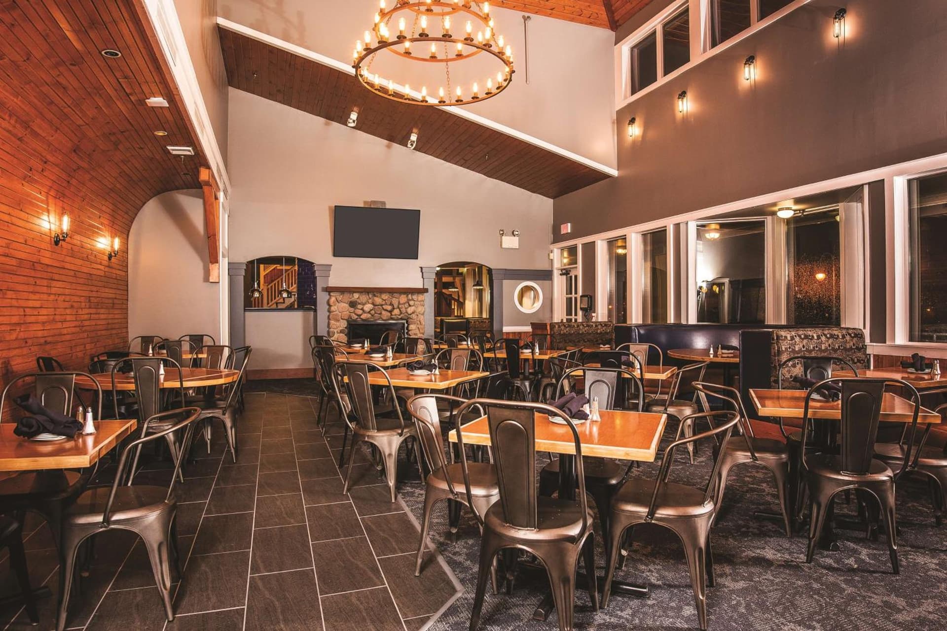 DoubleTree by Hilton Racine Harbourwalk gallery photo in Racine, WI — image 11
