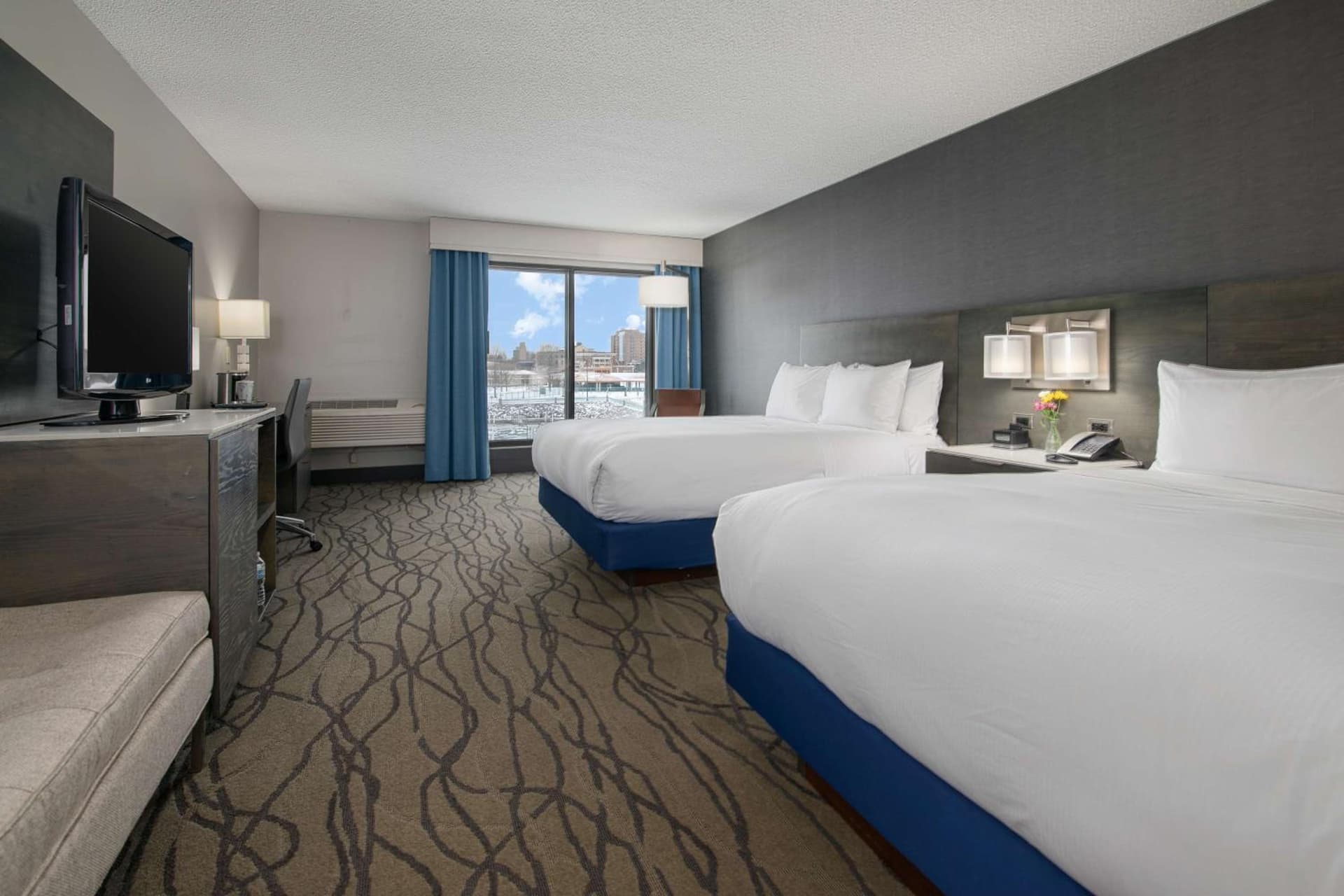 DoubleTree by Hilton Racine Harbourwalk gallery photo in Racine, WI — image 68
