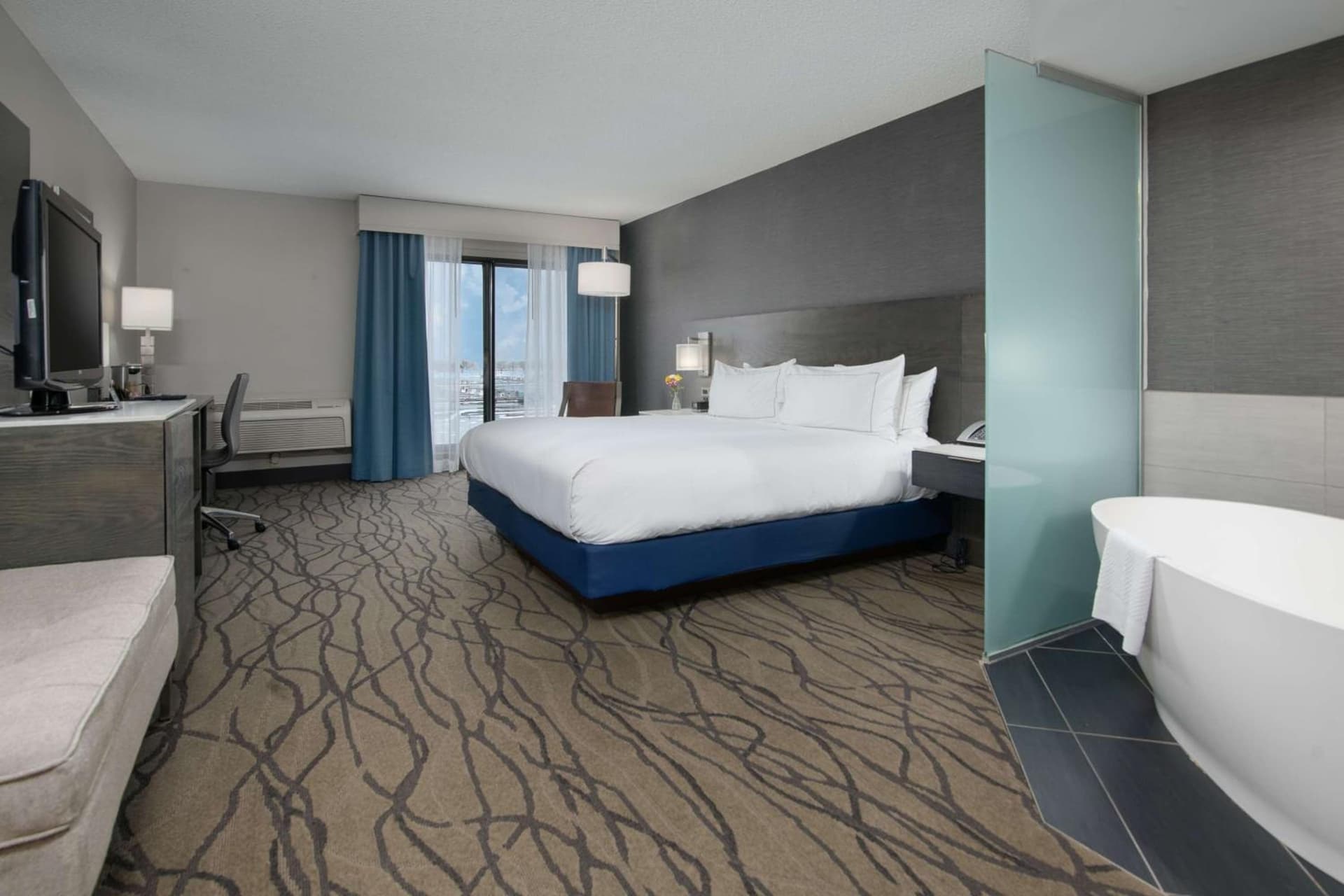 DoubleTree by Hilton Racine Harbourwalk gallery photo in Racine, WI — image 14