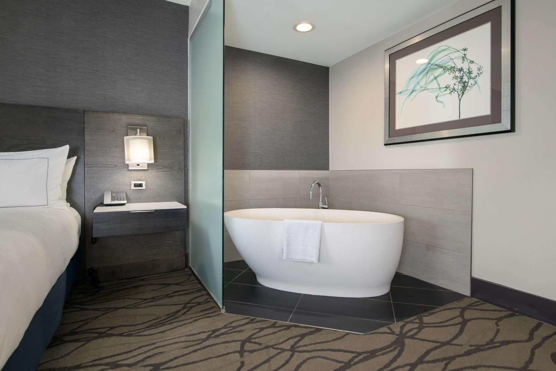 DoubleTree by Hilton Racine Harbourwalk gallery photo in Racine, WI — image 56
