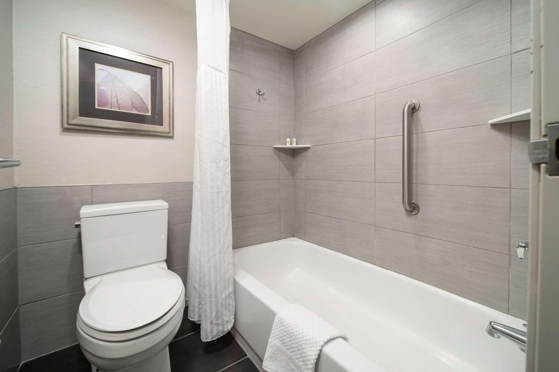 DoubleTree by Hilton Racine Harbourwalk gallery photo in Racine, WI — image 33