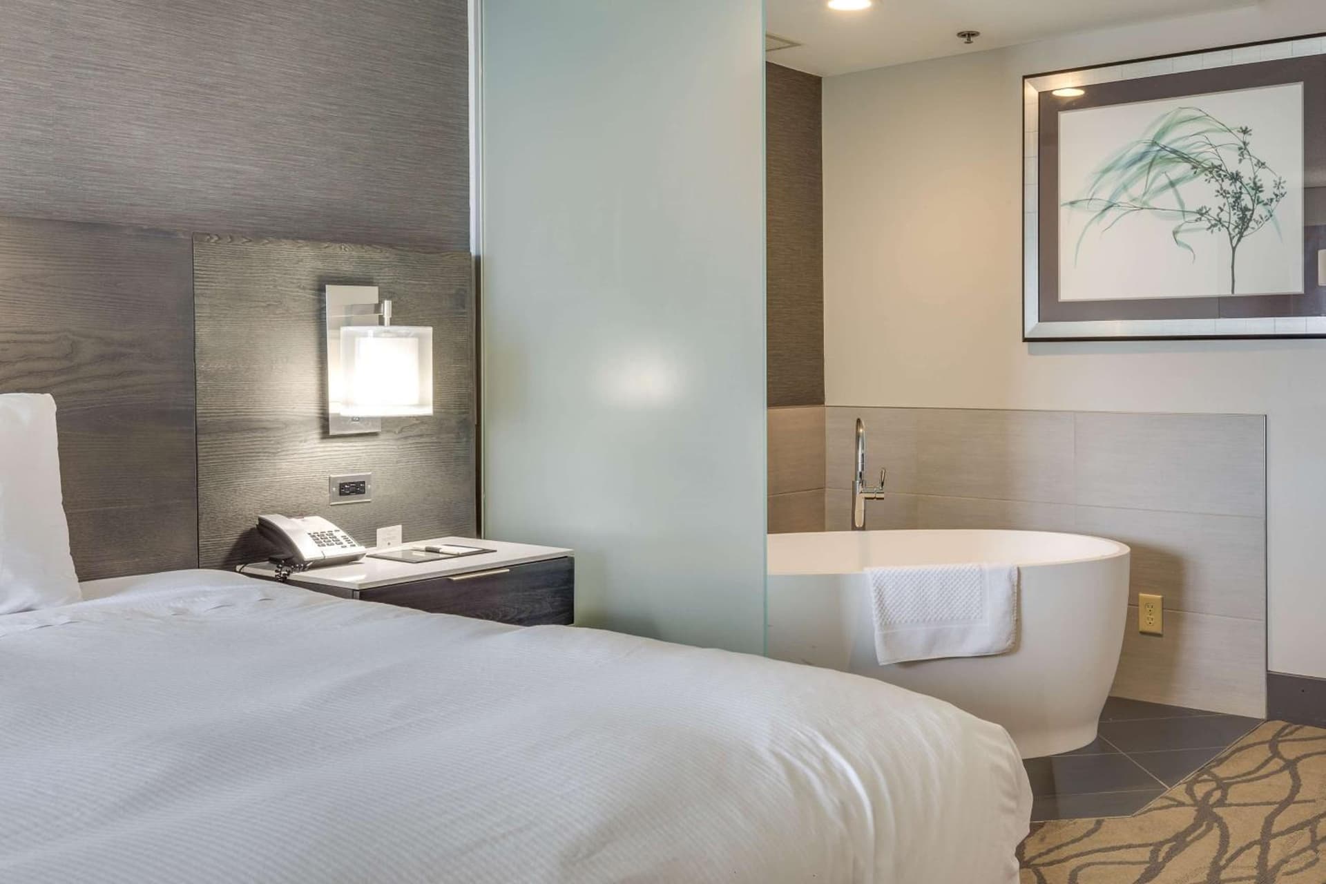 DoubleTree by Hilton Racine Harbourwalk gallery photo in Racine, WI — image 39