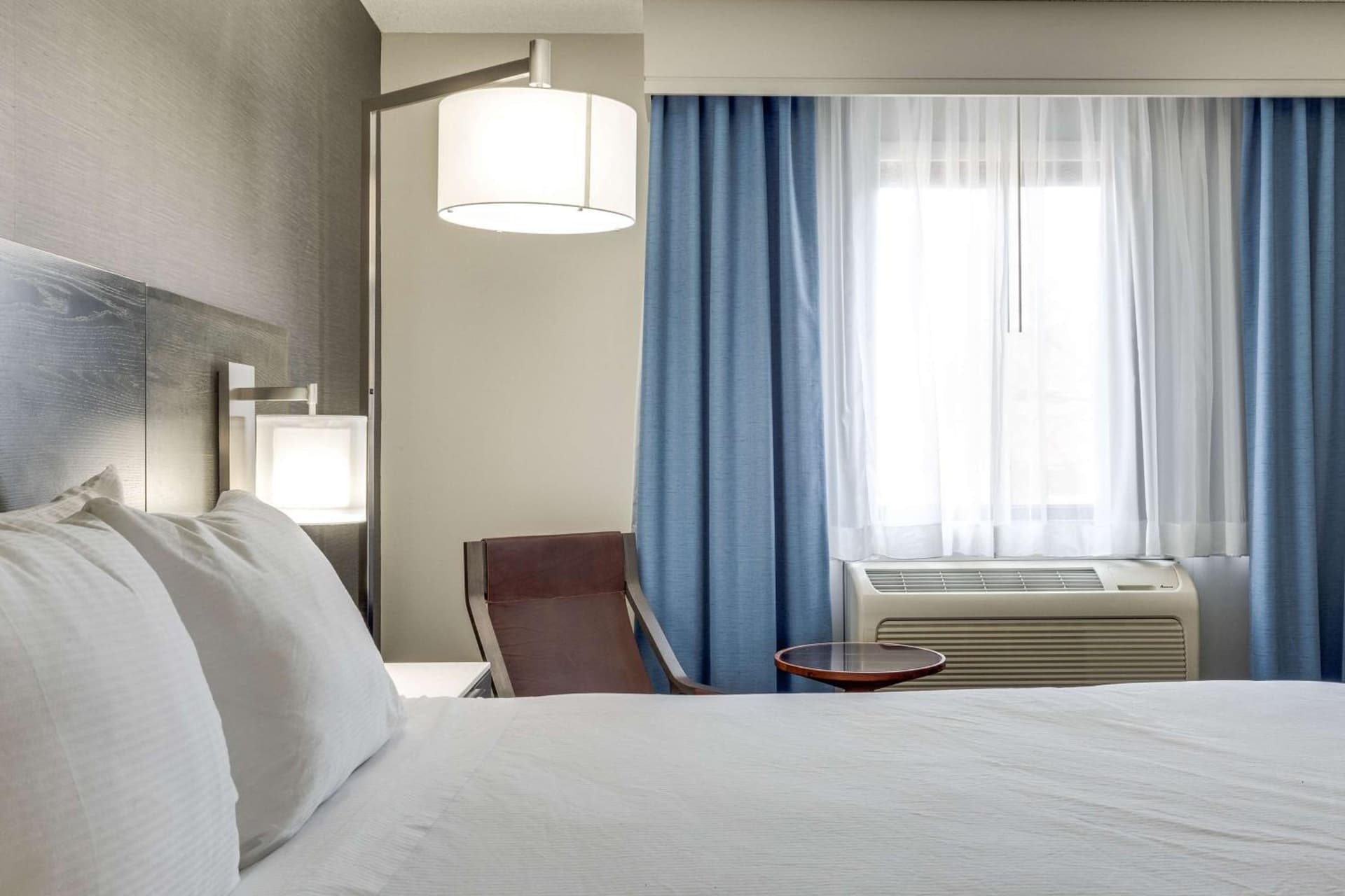 DoubleTree by Hilton Racine Harbourwalk gallery photo in Racine, WI — image 42
