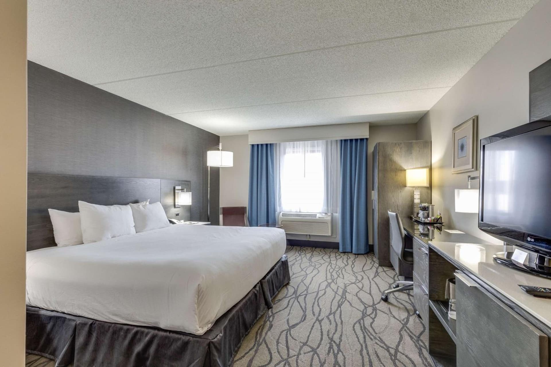 DoubleTree by Hilton Racine Harbourwalk gallery photo in Racine, WI — image 28