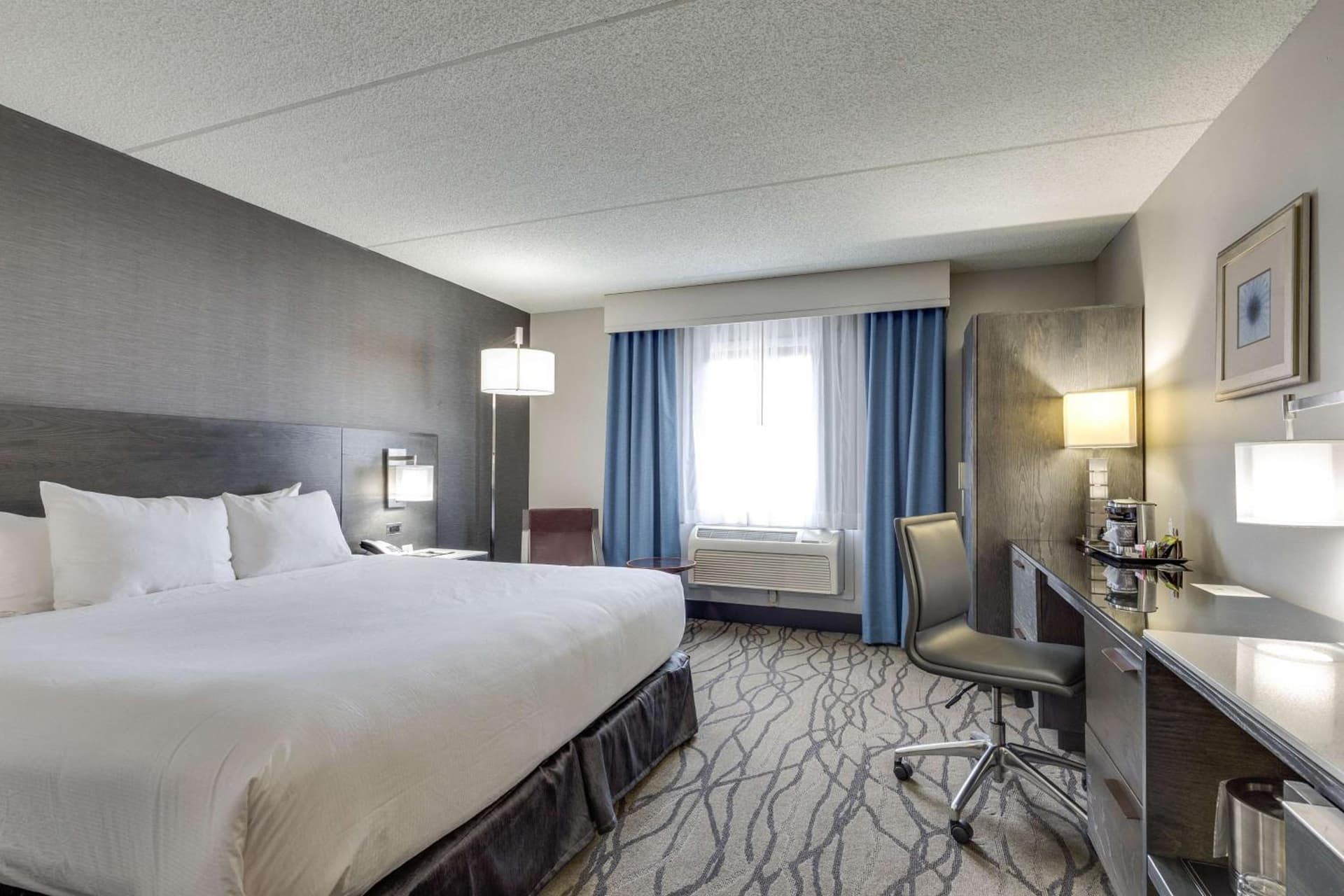 DoubleTree by Hilton Racine Harbourwalk gallery photo in Racine, WI — image 34