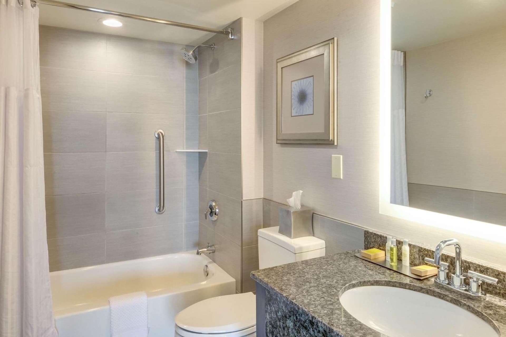 DoubleTree by Hilton Racine Harbourwalk gallery photo in Racine, WI — image 45