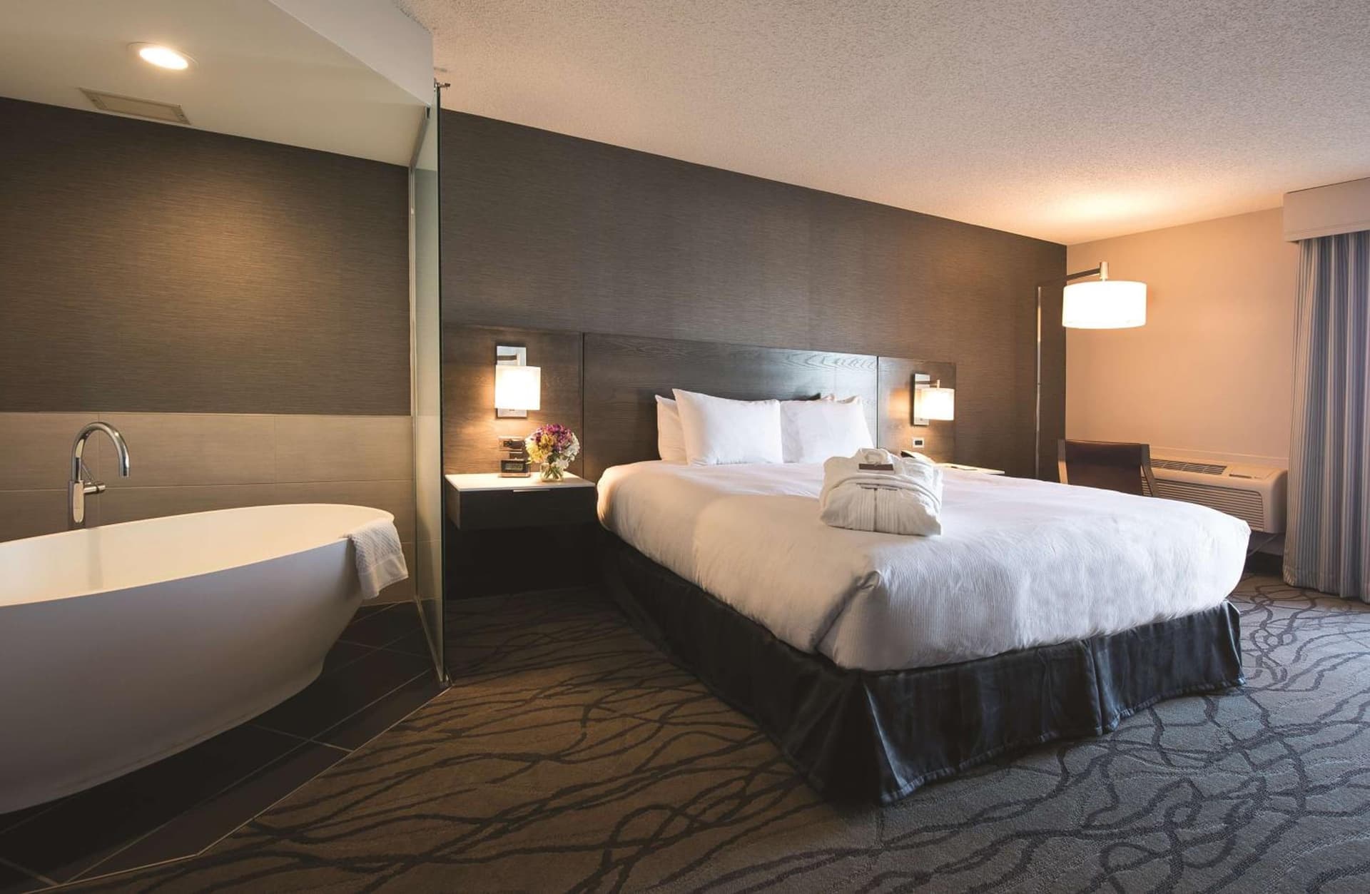 DoubleTree by Hilton Racine Harbourwalk gallery photo in Racine, WI — image 18
