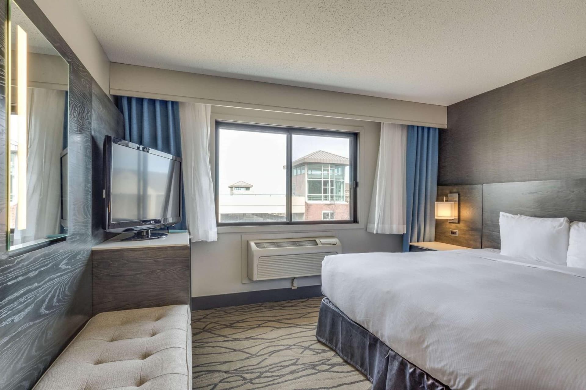 DoubleTree by Hilton Racine Harbourwalk gallery photo in Racine, WI — image 22