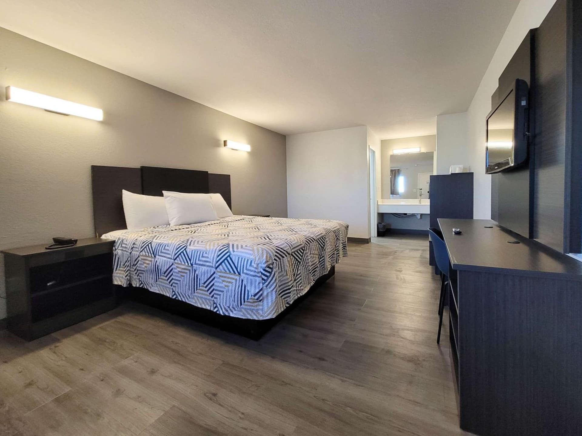 Motel 6 Wichita KS South I35 interior in Wichita, KS — gallery photo 2