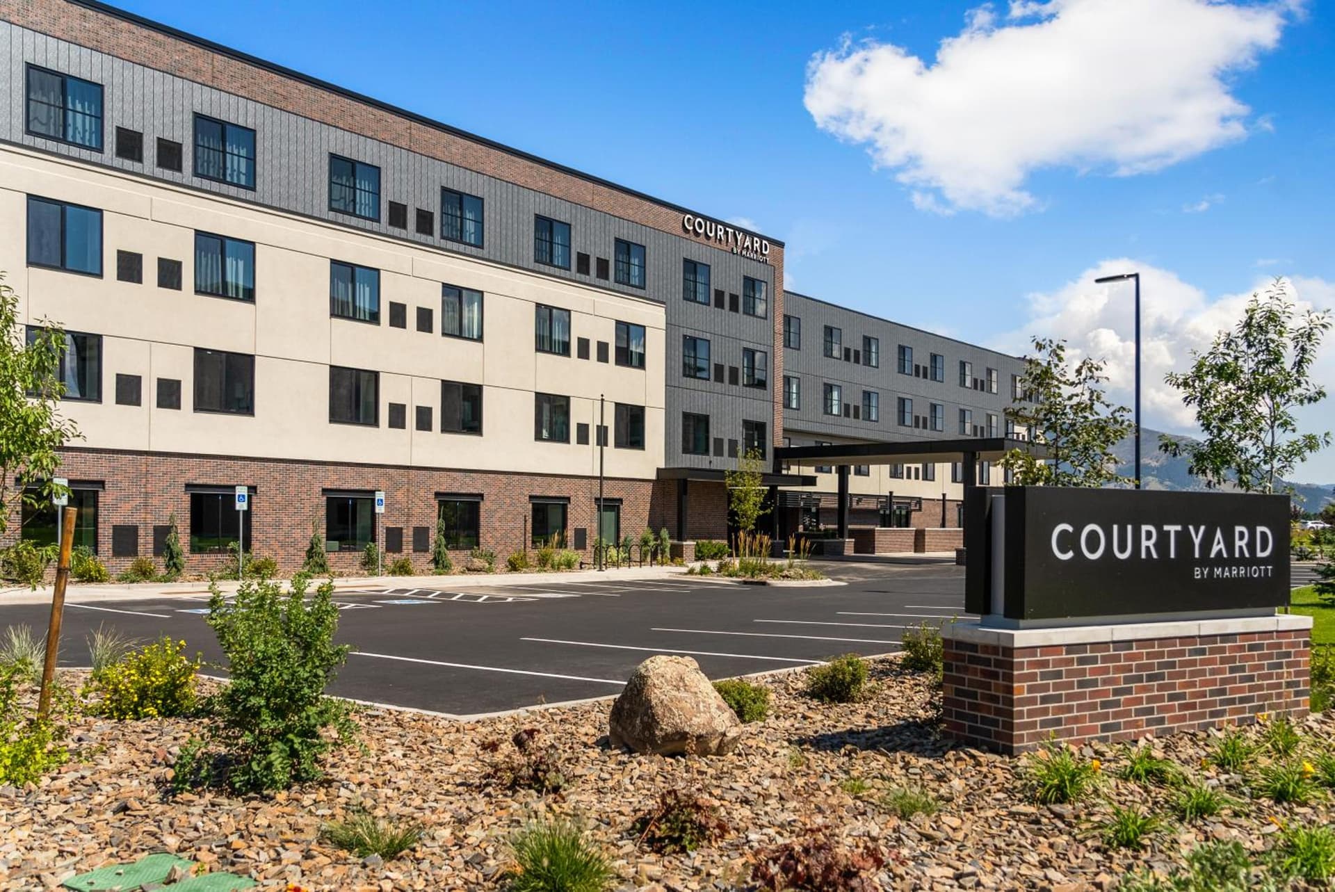 Courtyard by Marriott Bozeman interior in Bozeman, MT — gallery photo 2