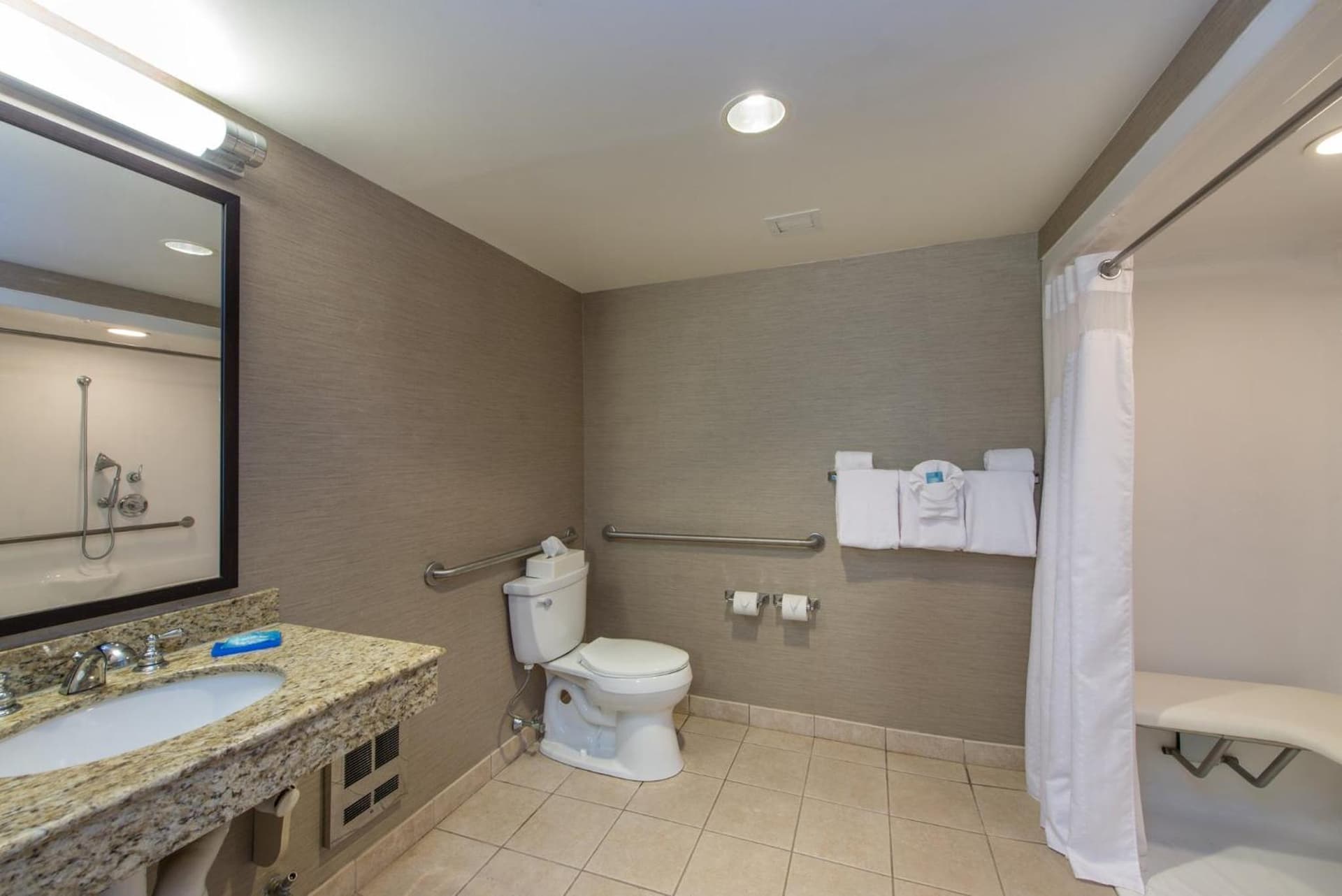 Holiday Inn Express Hotel & Suites Auburn by IHG gallery photo in Auburn — image 9