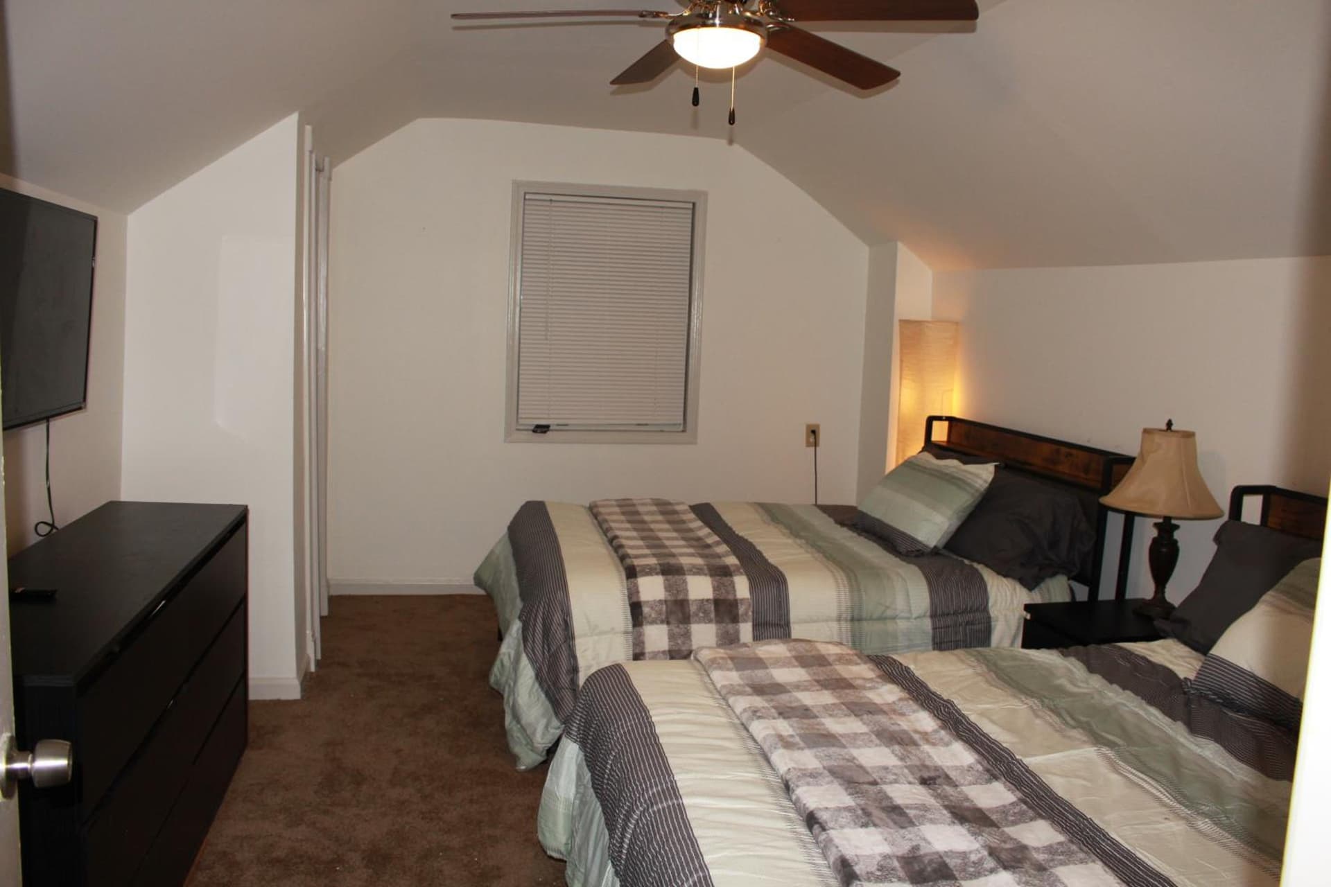 Shared guest house with private rooms interior in Atlanta, GA — gallery photo 2
