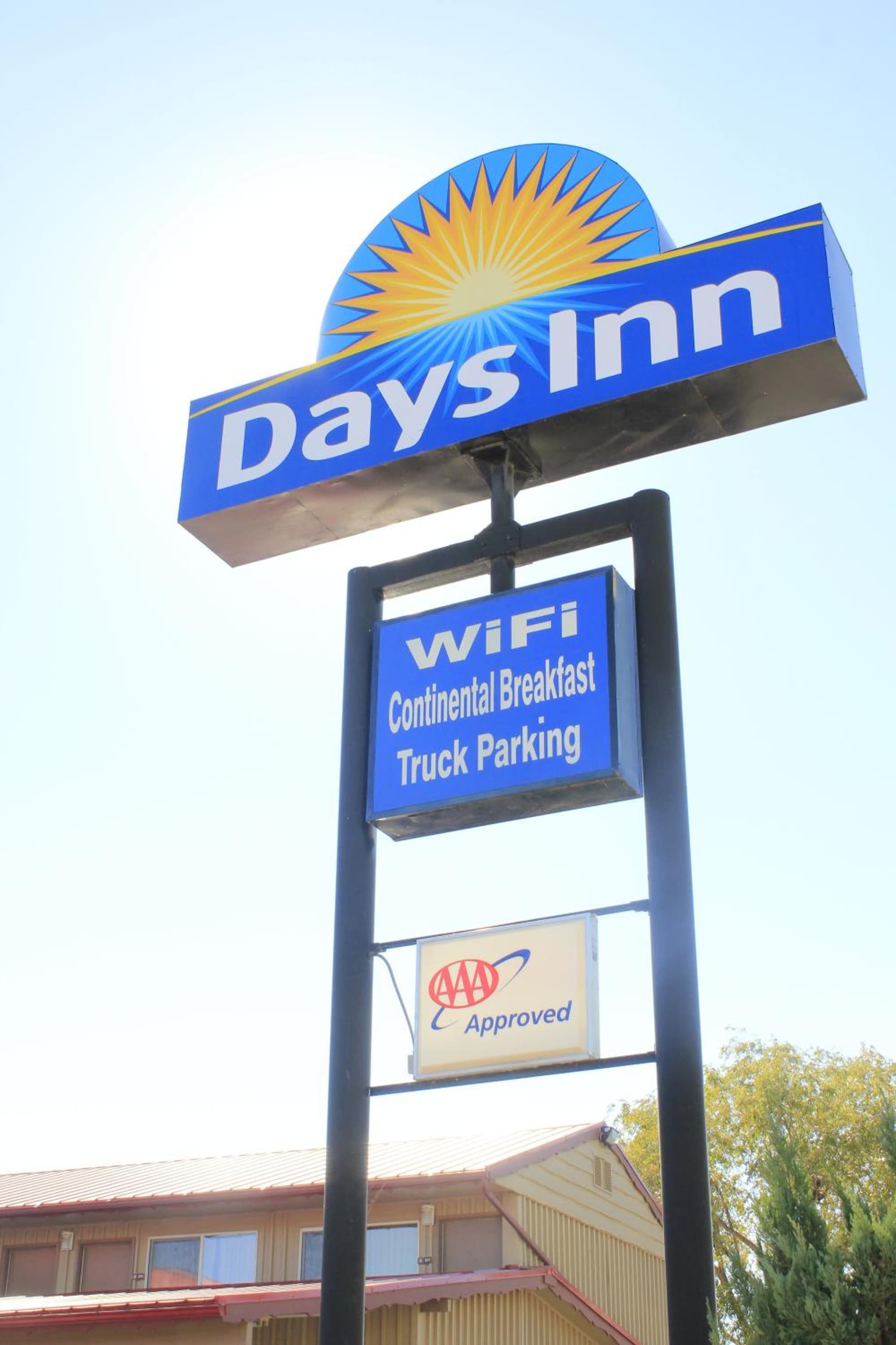 Days Inn by Wyndham Elko property views in Elko, NV — gallery photo 3