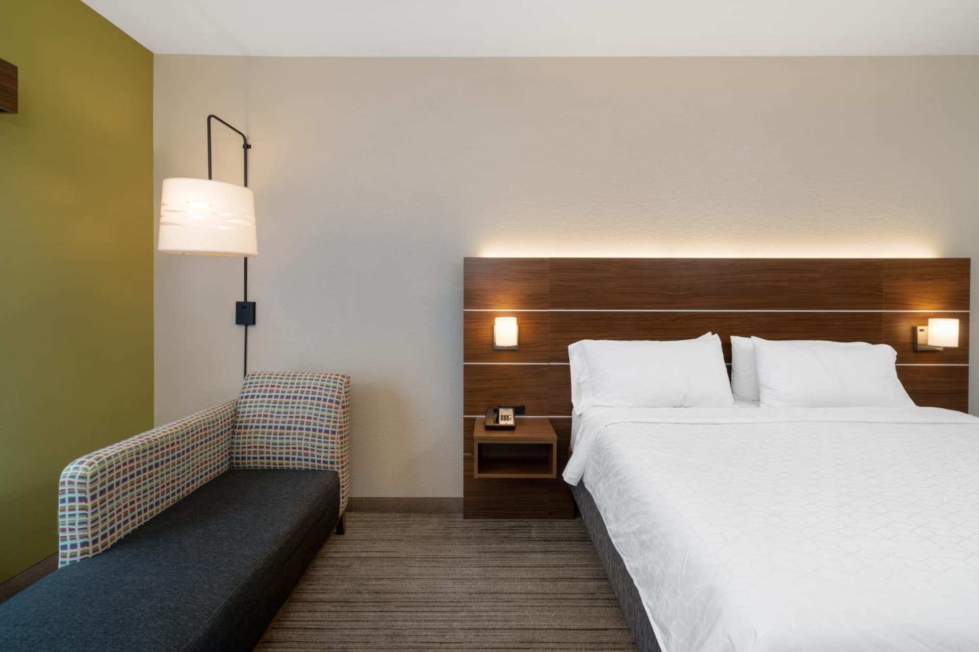 Holiday Inn Express Hotel & Suites Talladega by IHG interior in Talladega, AL — gallery photo 2