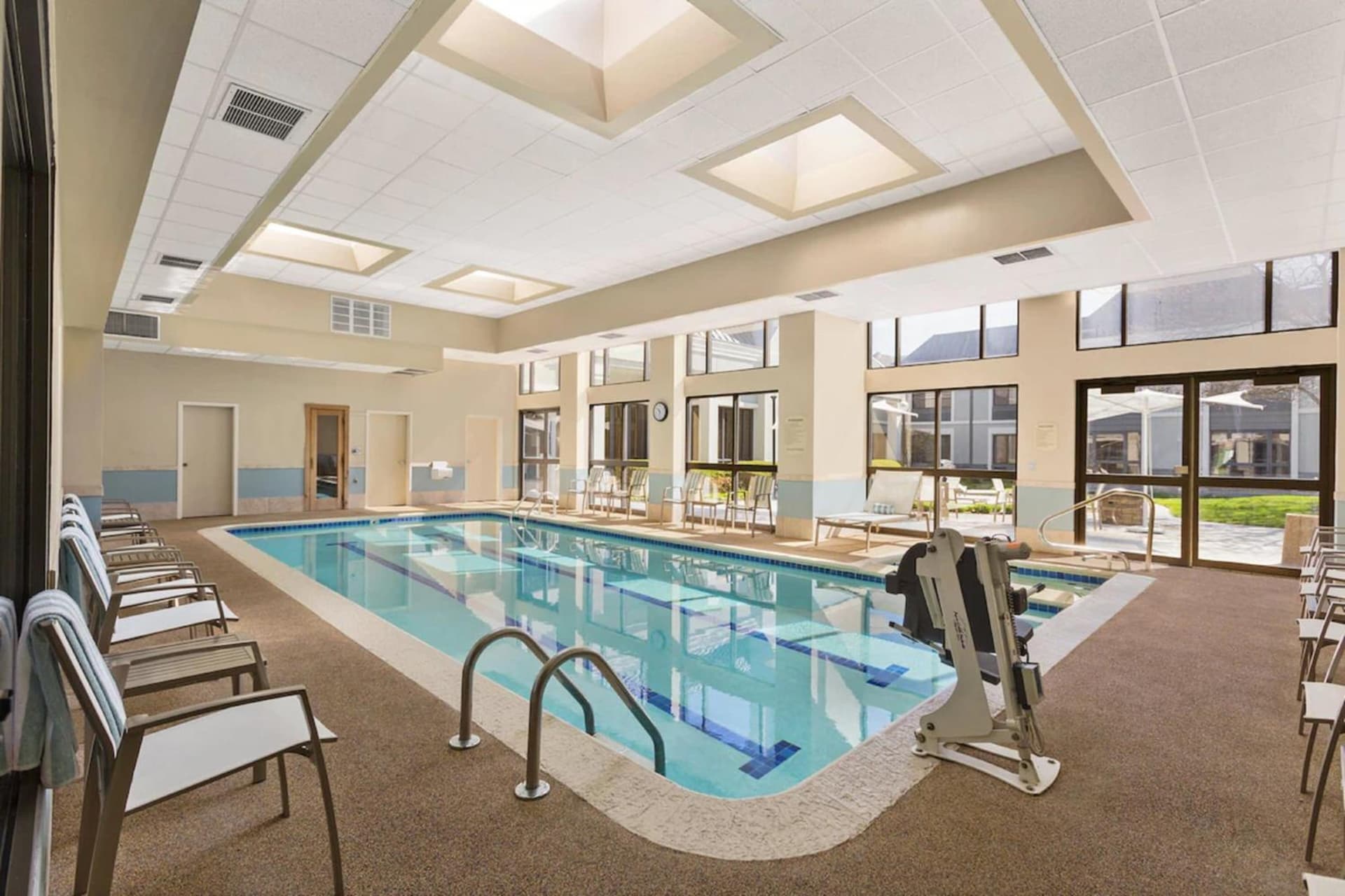 DoubleTree by Hilton Hotel Detroit Novi gallery photo in Novi, MI — image 6