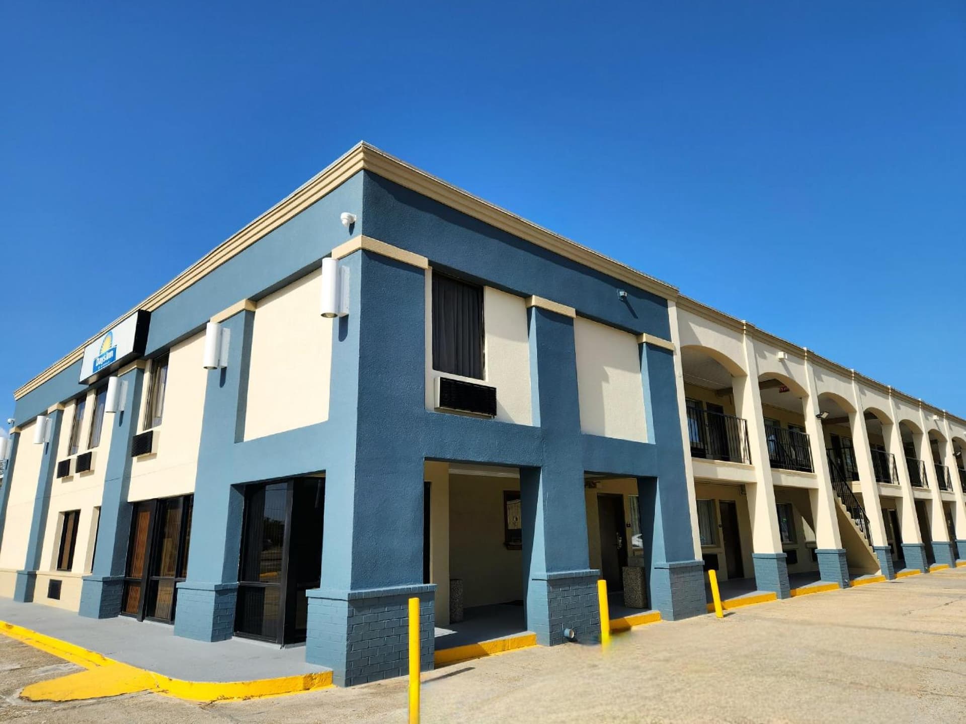 Days Inn by Wyndham Slidell property views in Slidell, LA — gallery photo 3