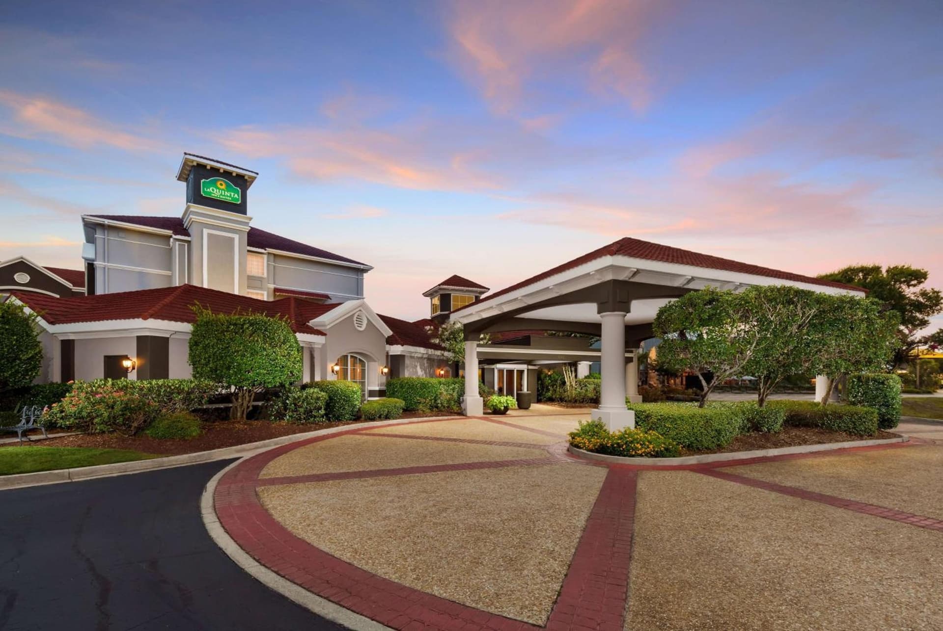 La Quinta by Wyndham Myrtle Beach Broadway Area interior in Myrtle Beach, SC — gallery photo 2