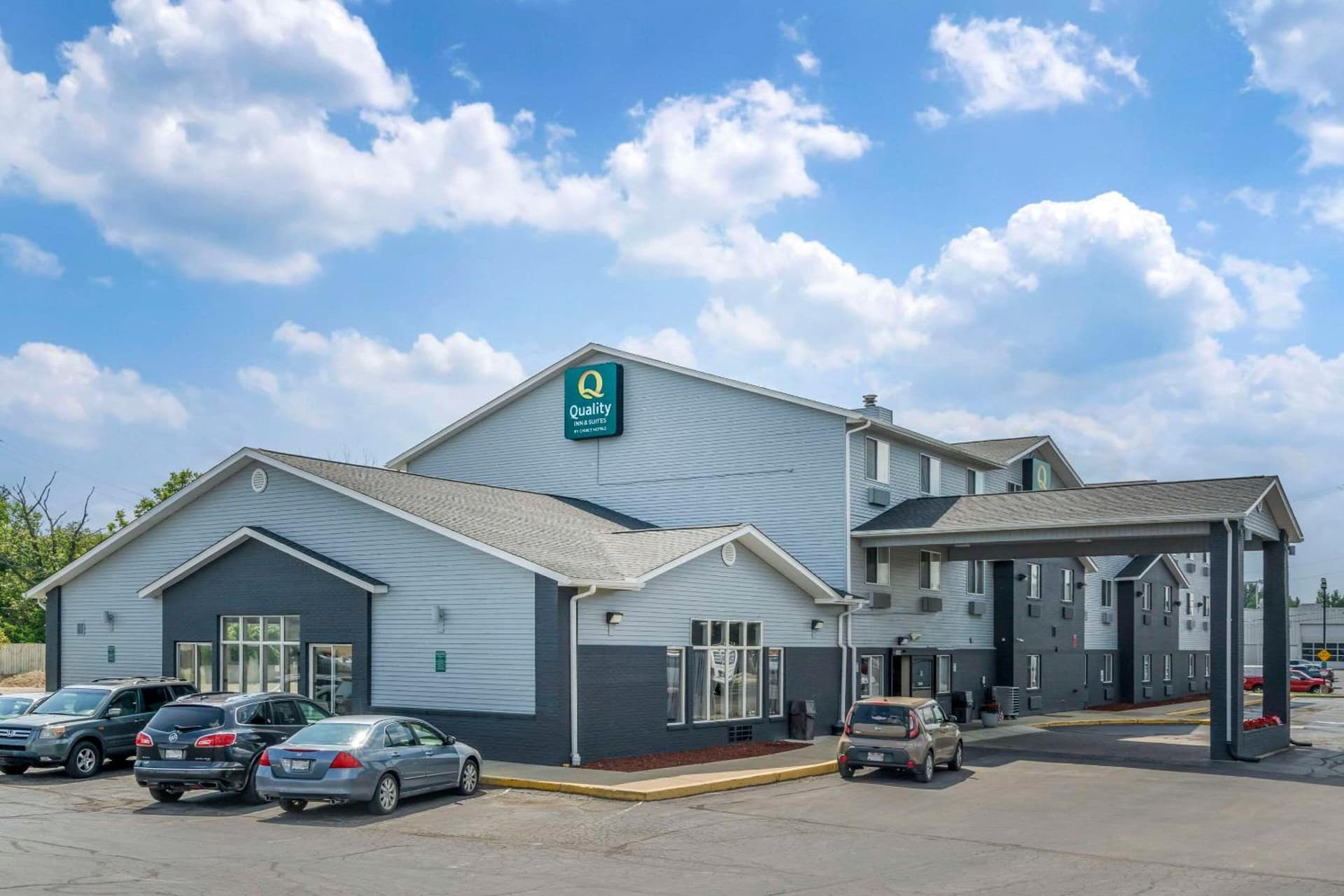 Quality Inn & Suites Delaware South interior in Delaware, OH — gallery photo 2