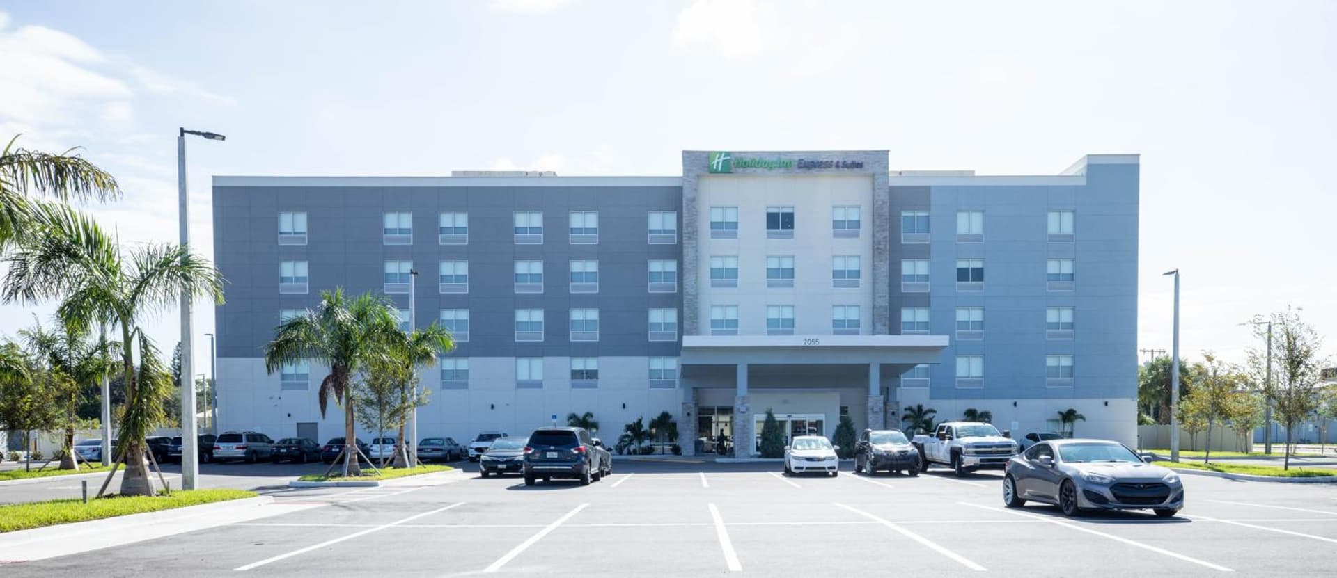 Holiday Inn Express & Suites Tampa Stadium - Airport Area by IHG interior in Tampa, FL — gallery photo 2