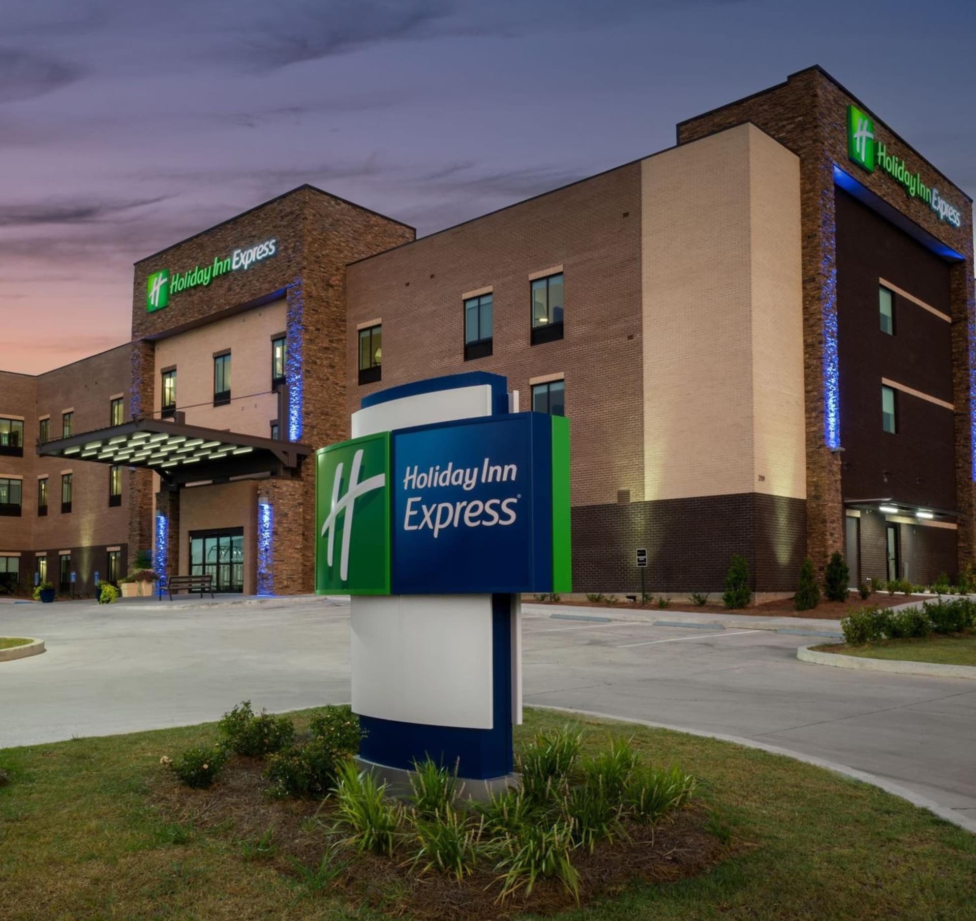 Holiday Inn Express - Hattiesburg West - Univ Area featured exterior or lobby in Hattiesburg, MS — similar hotel