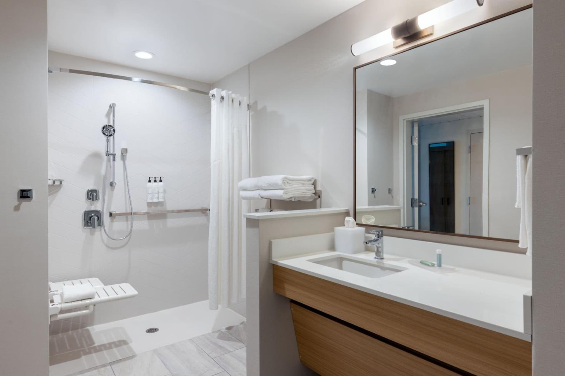 Fairfield by Marriott Inn & Suites Pensacola Beach gallery photo in Pensacola Beach, FL — image 7