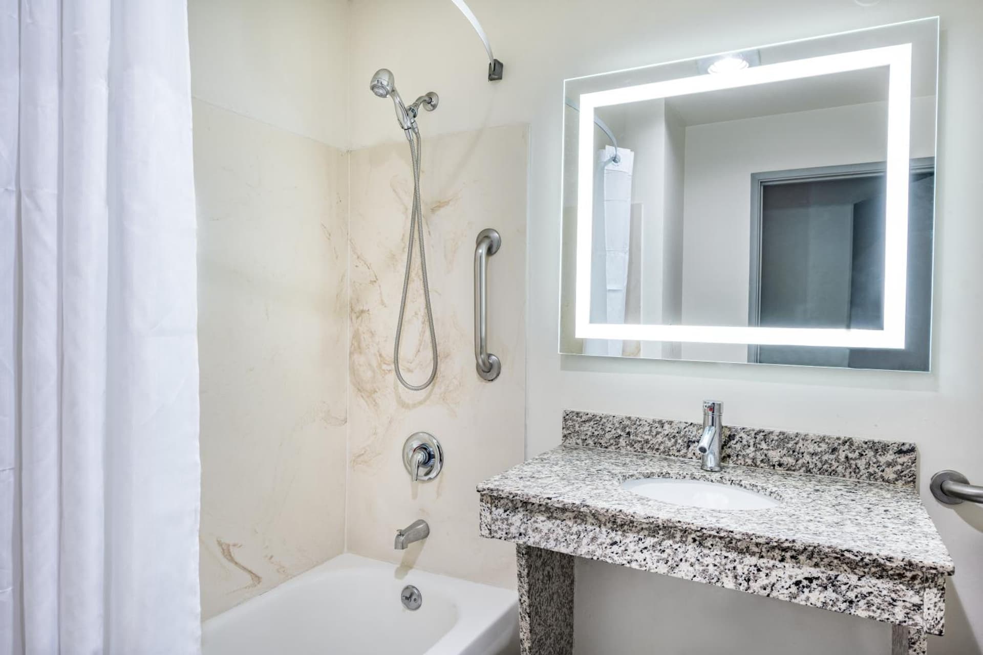 Ramada by Wyndham Bakersfield gallery photo in Bakersfield, CA — image 38