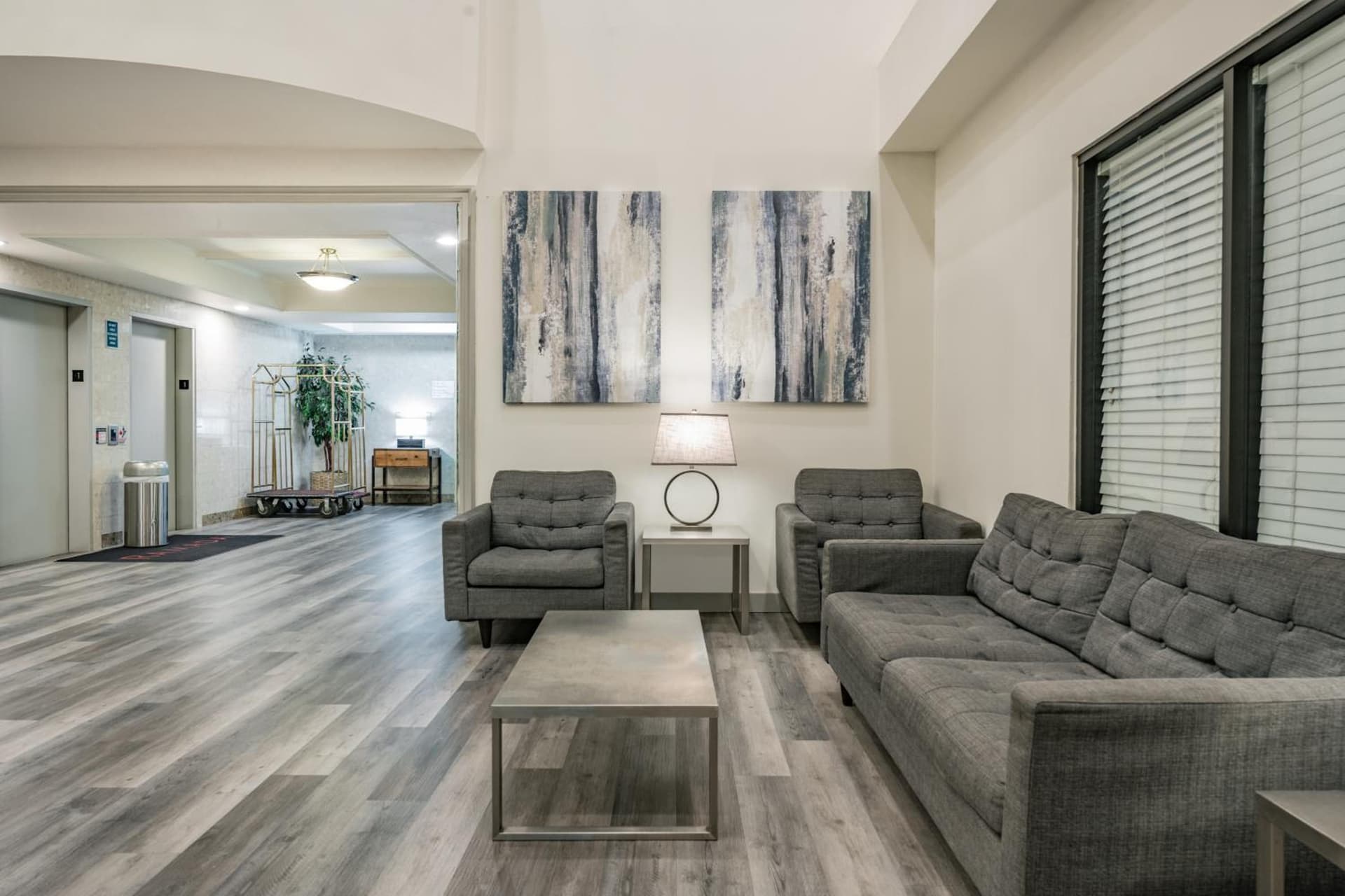 Ramada by Wyndham Bakersfield property views in Bakersfield, CA — gallery photo 3