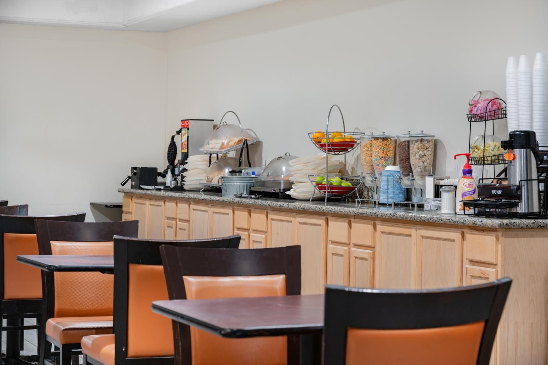 Ramada by Wyndham Bakersfield gallery photo in Bakersfield, CA — image 21
