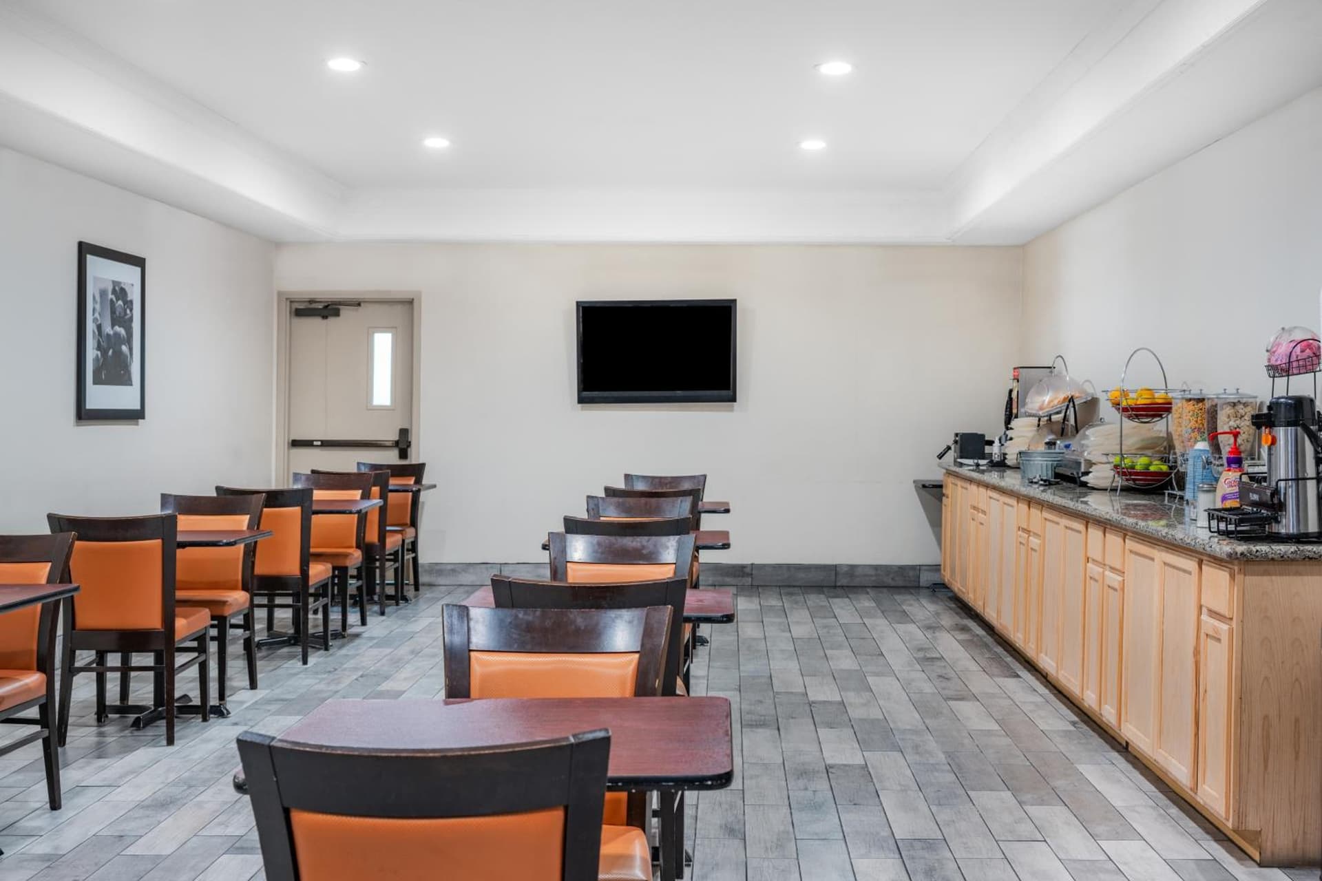 Ramada by Wyndham Bakersfield gallery photo in Bakersfield, CA — image 48