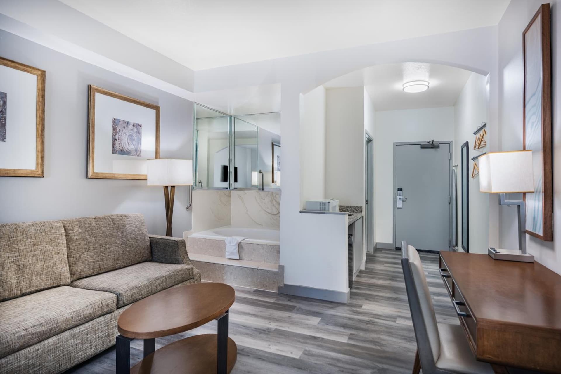 Ramada by Wyndham Bakersfield gallery photo in Bakersfield, CA — image 34
