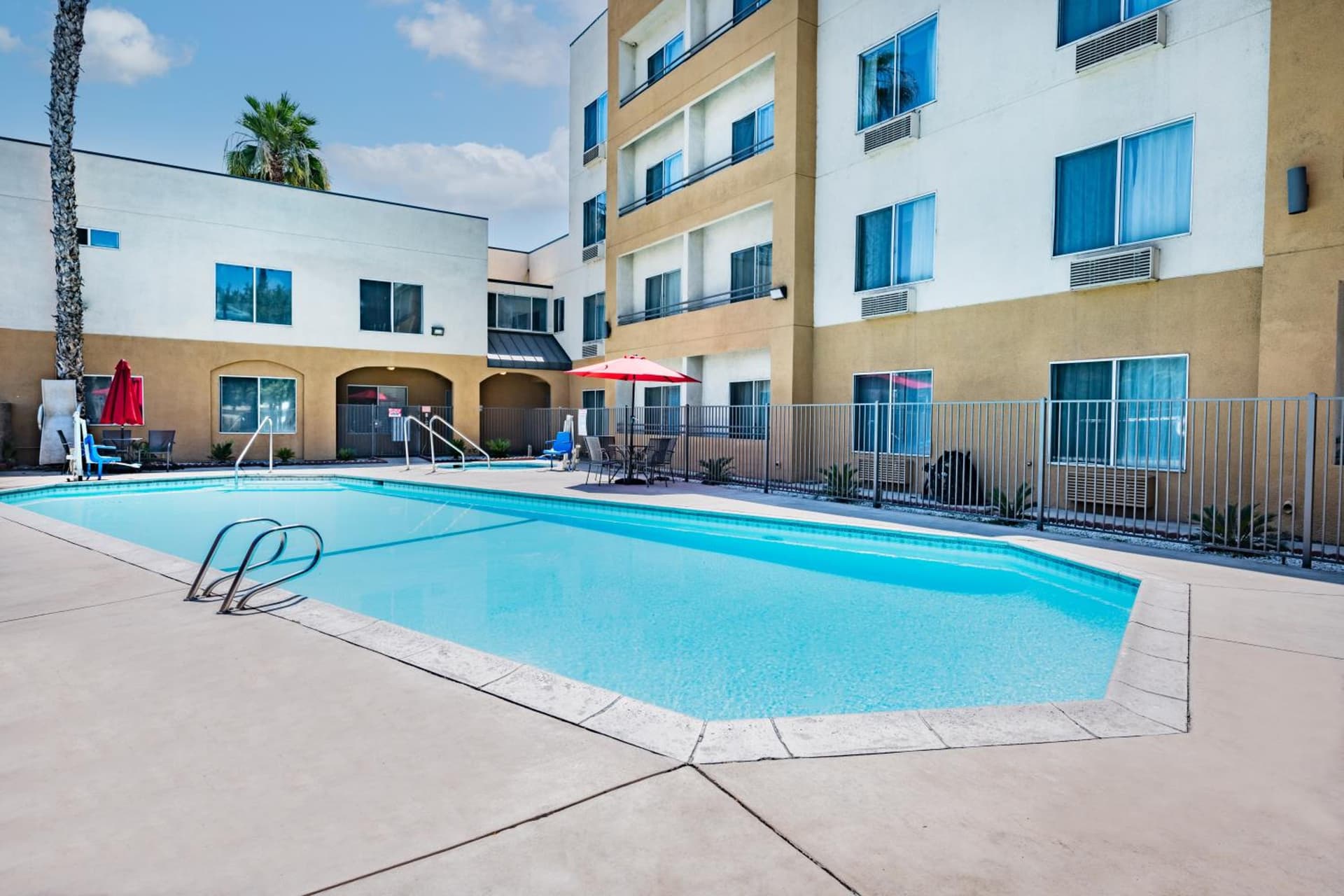 Ramada by Wyndham Bakersfield gallery photo in Bakersfield, CA — image 35