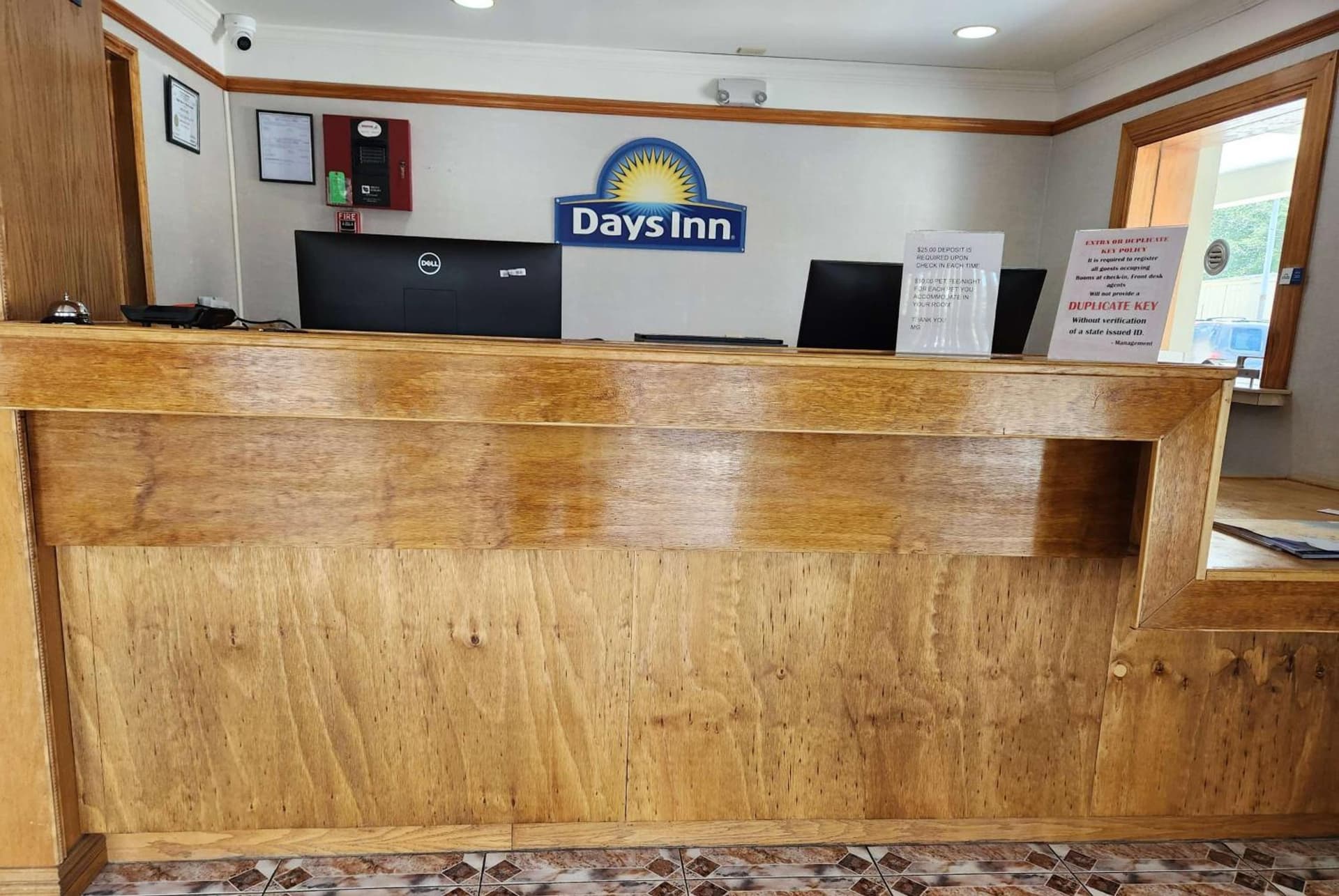 Days Inn by Wyndham Slidell property views in Slidell, LA — gallery photo 3