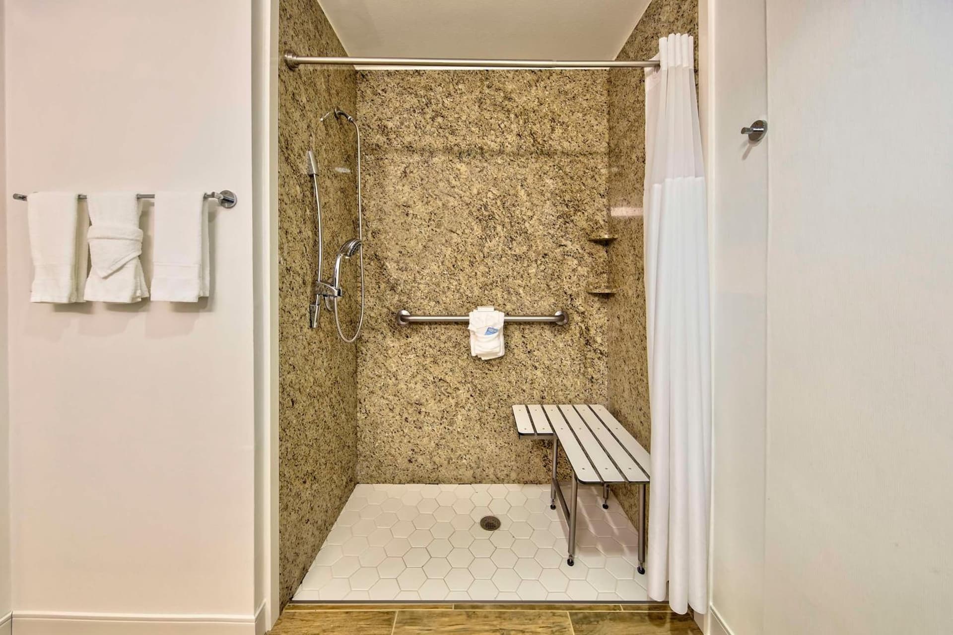 Hampton Inn Winter Haven gallery photo in Winter Haven, FL — image 12