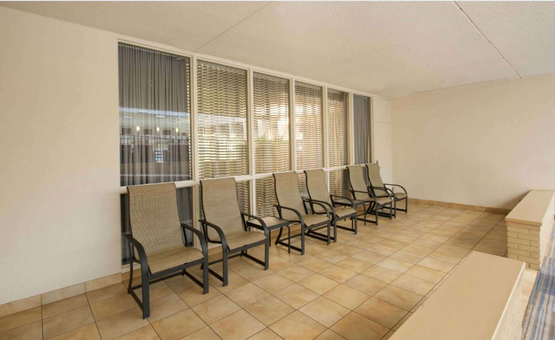 DoubleTree by Hilton Bloomington Minneapolis South interior in Bloomington, MN — gallery photo 2